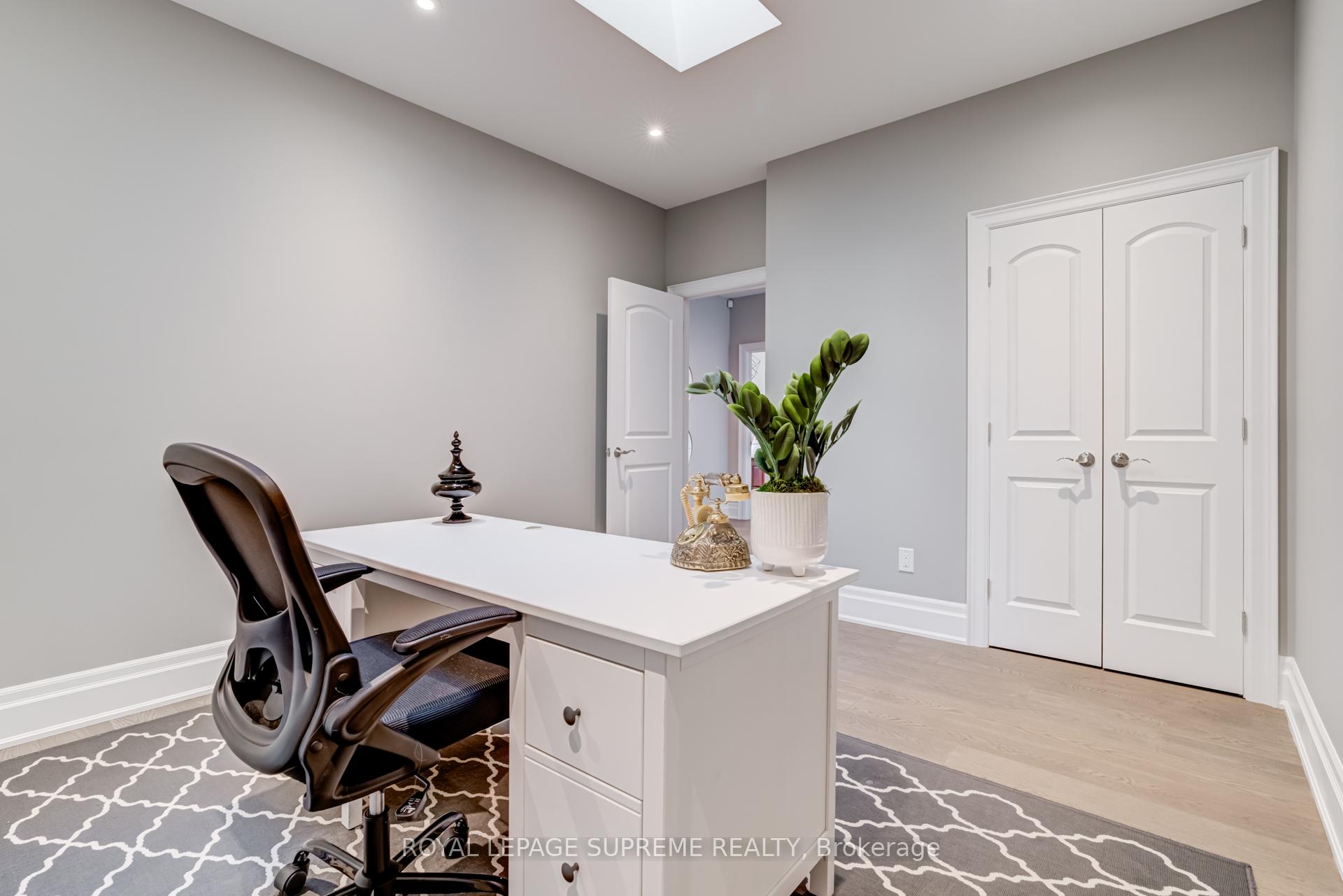 15 Parkchester Road, Toronto W04