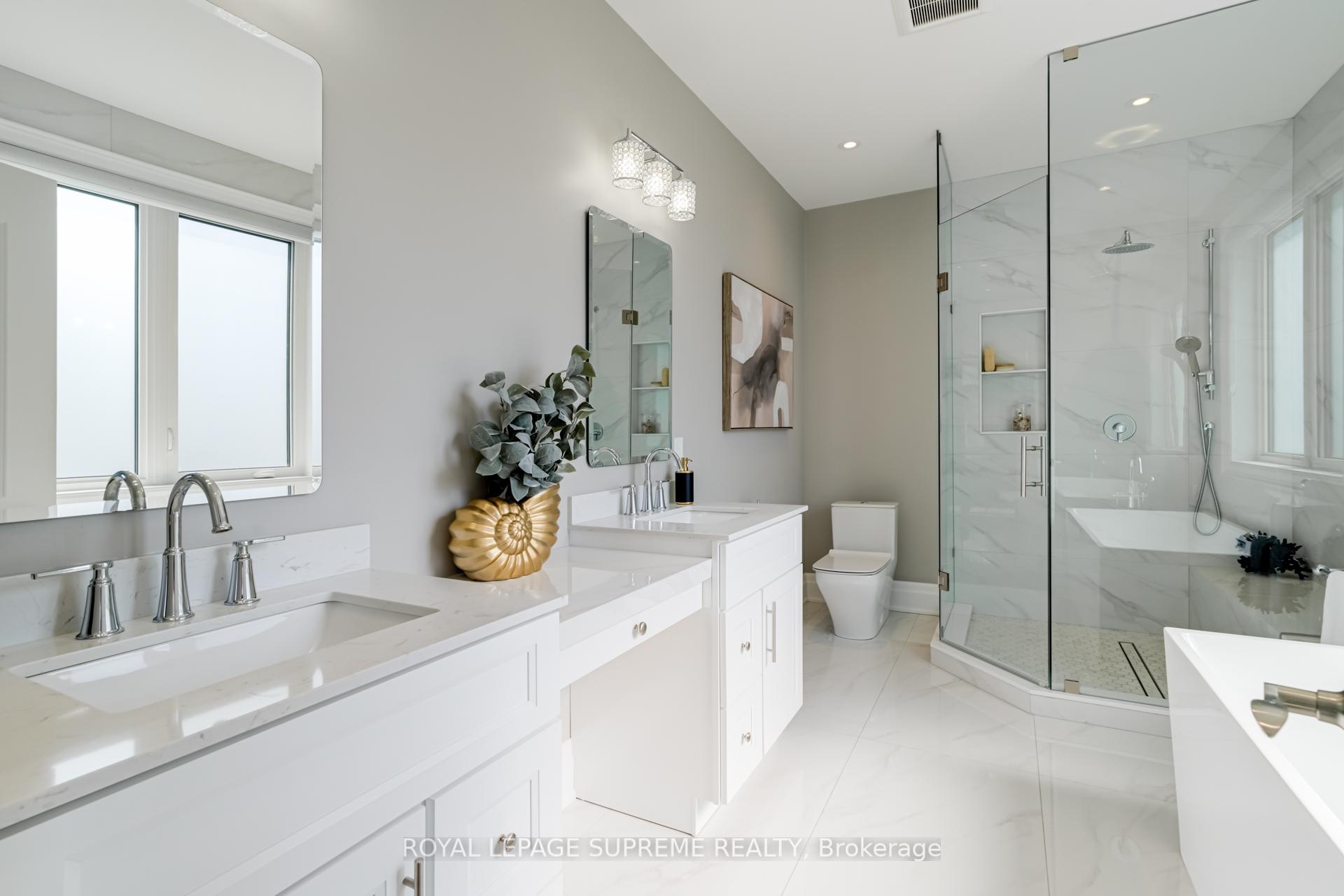 15 Parkchester Road, Toronto W04