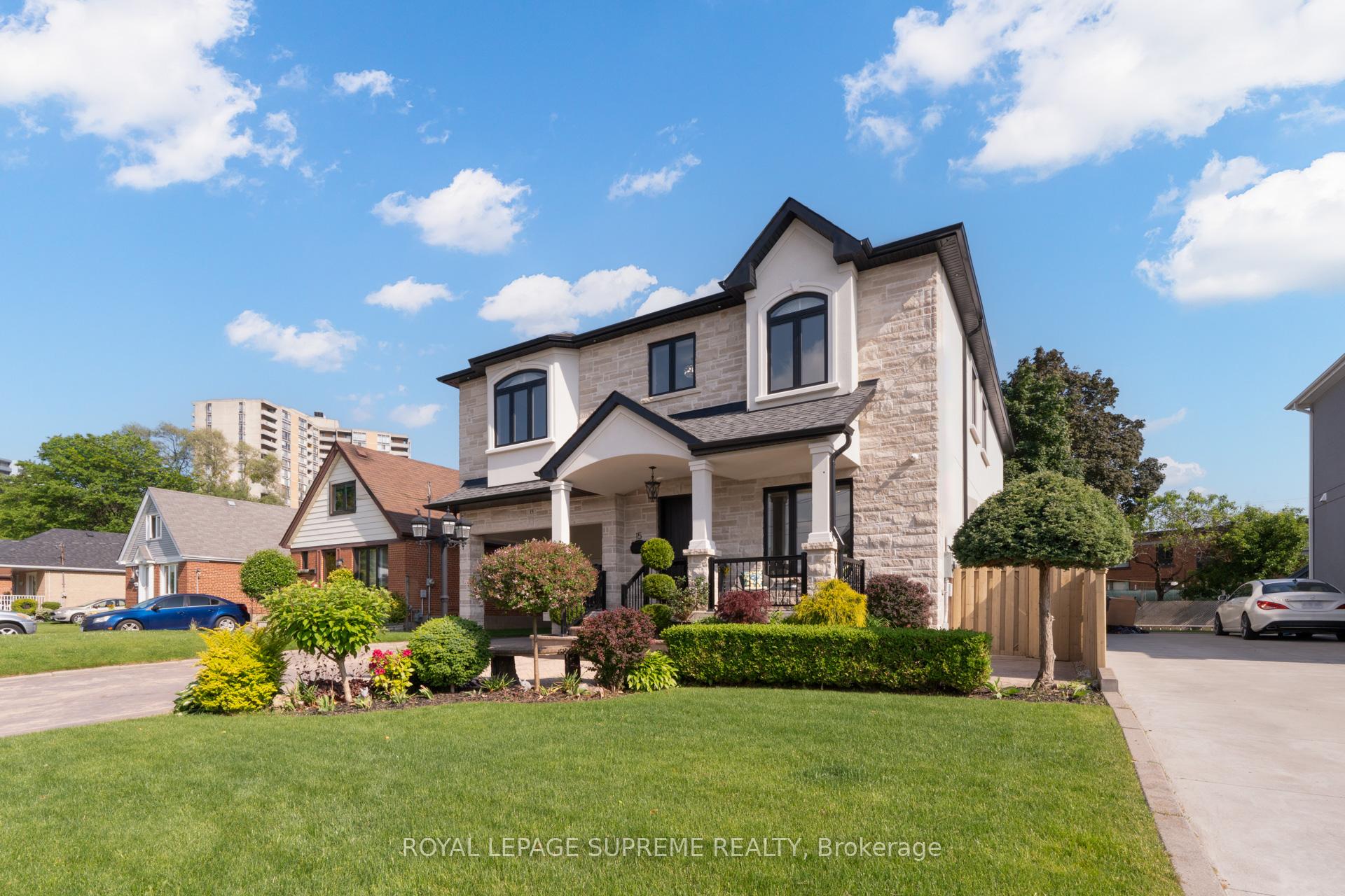 15 Parkchester Road, Toronto W04