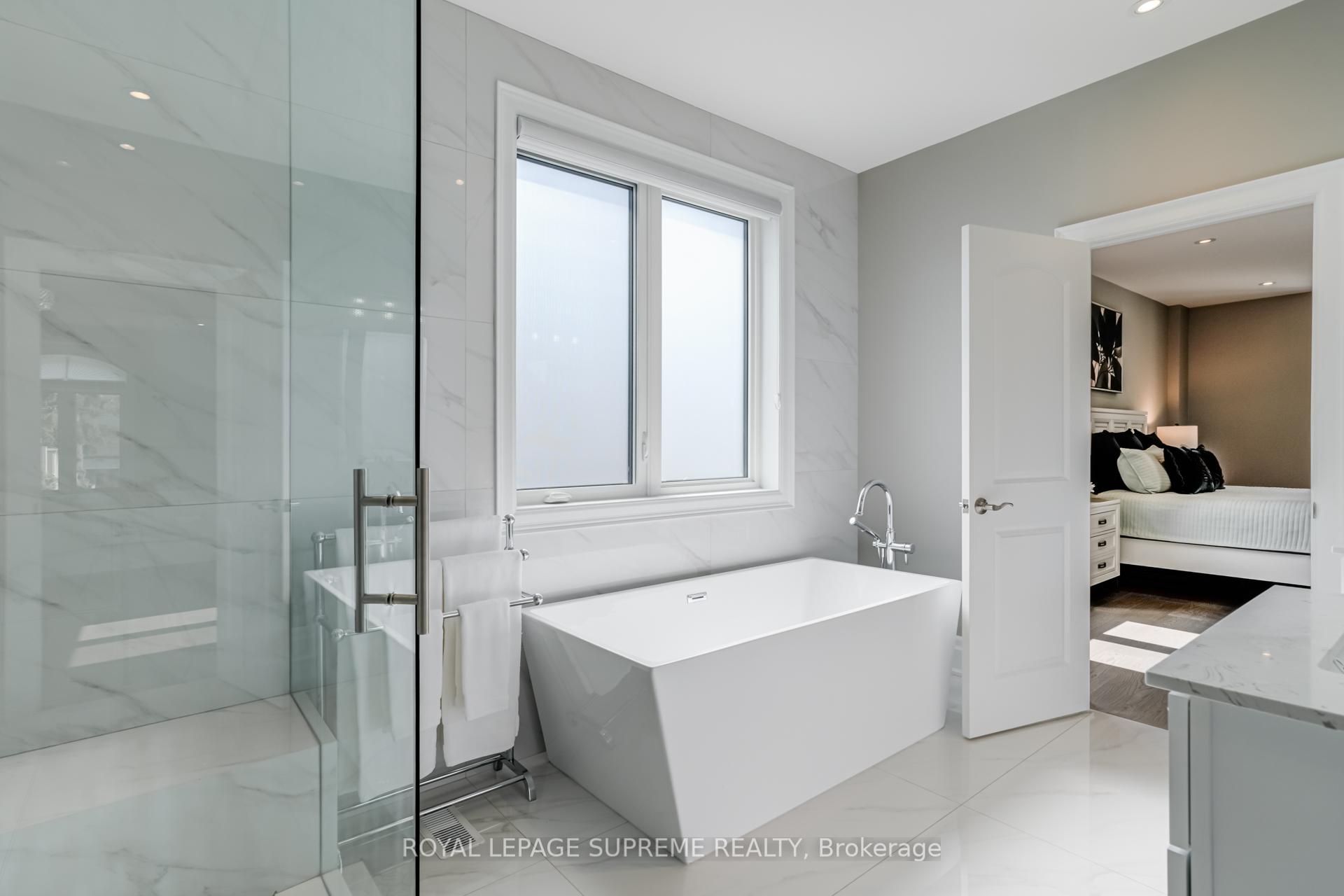 15 Parkchester Road, Toronto W04