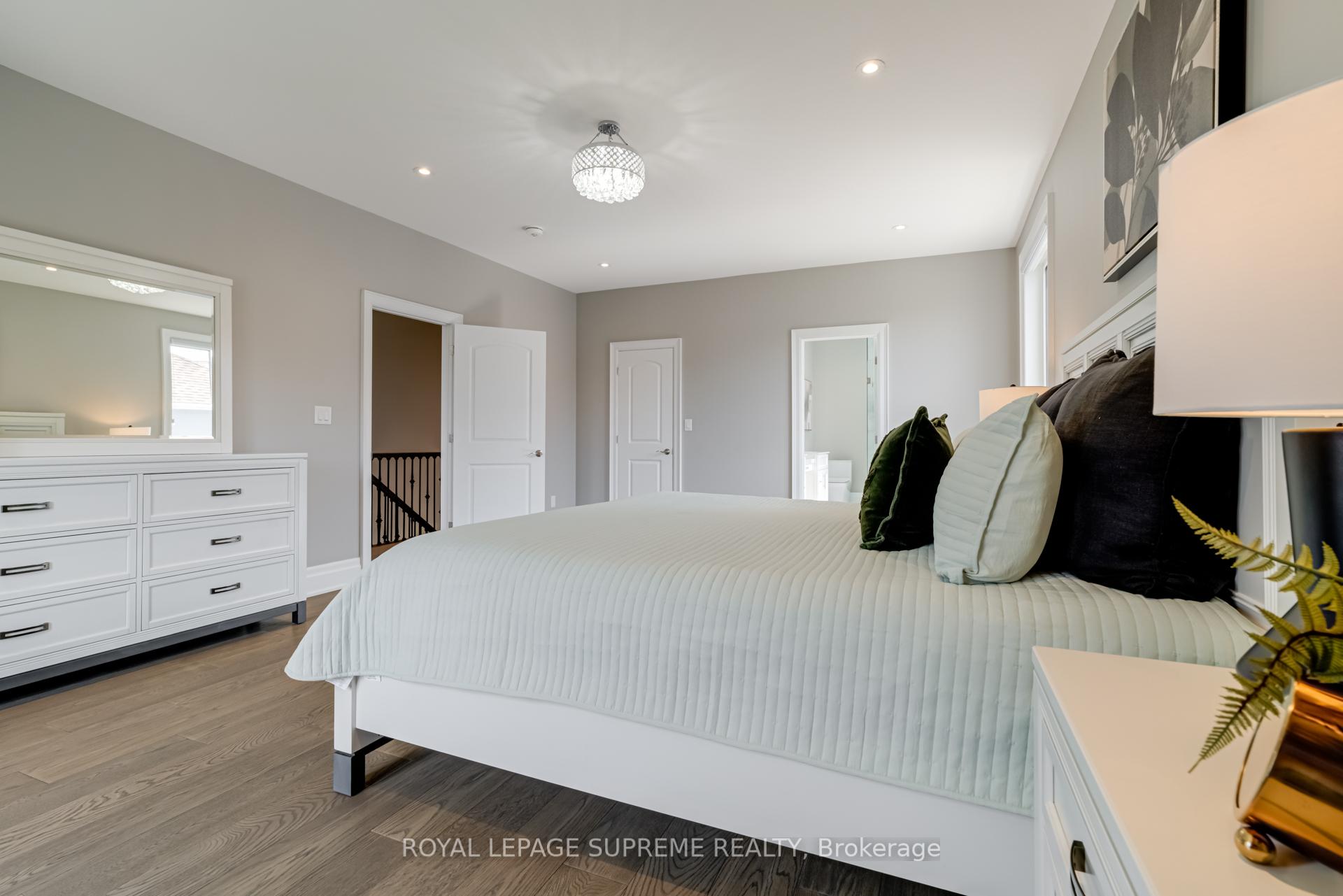 15 Parkchester Road, Toronto W04