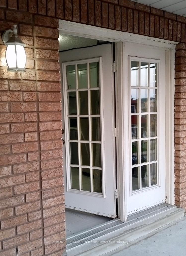 14 Thornton Avenue 2nd floor, Toronto W03 Unit: 2nd floor