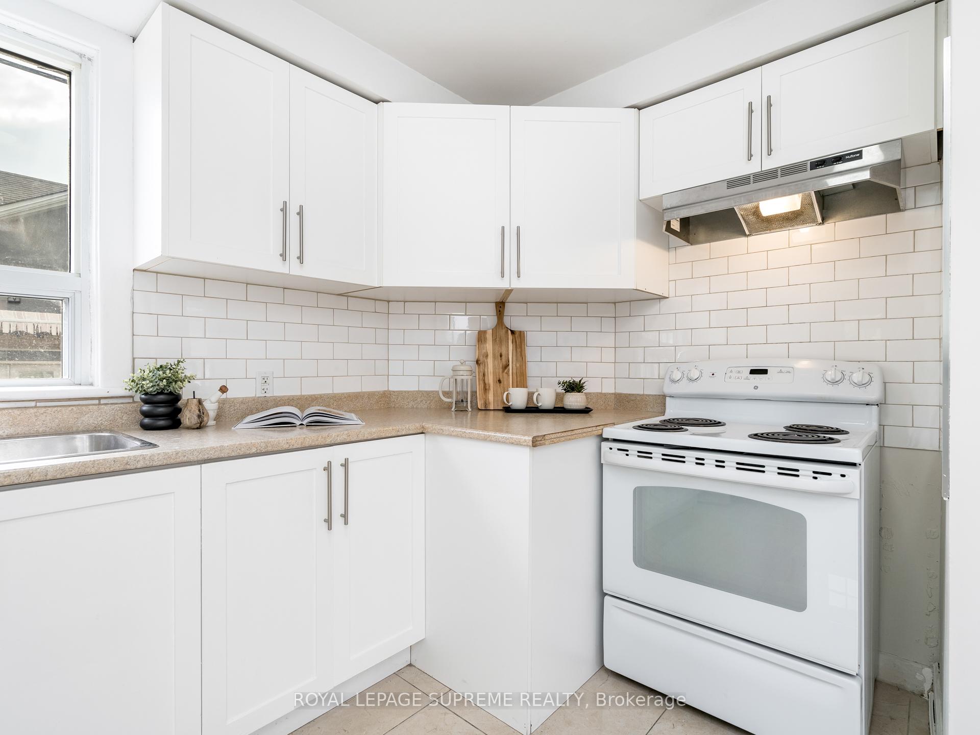 40 Cartwright Avenue, Toronto W04