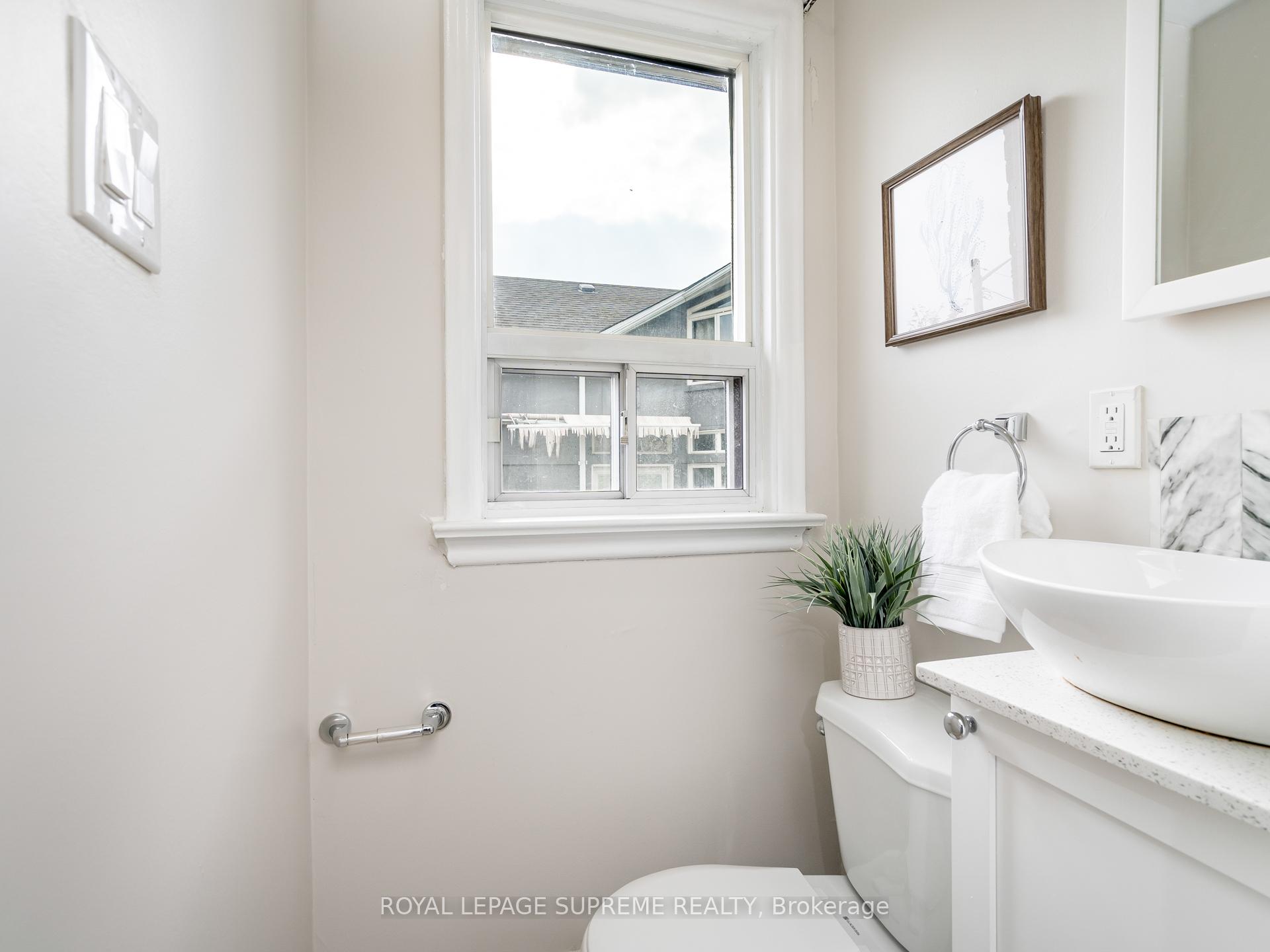 40 Cartwright Avenue, Toronto W04