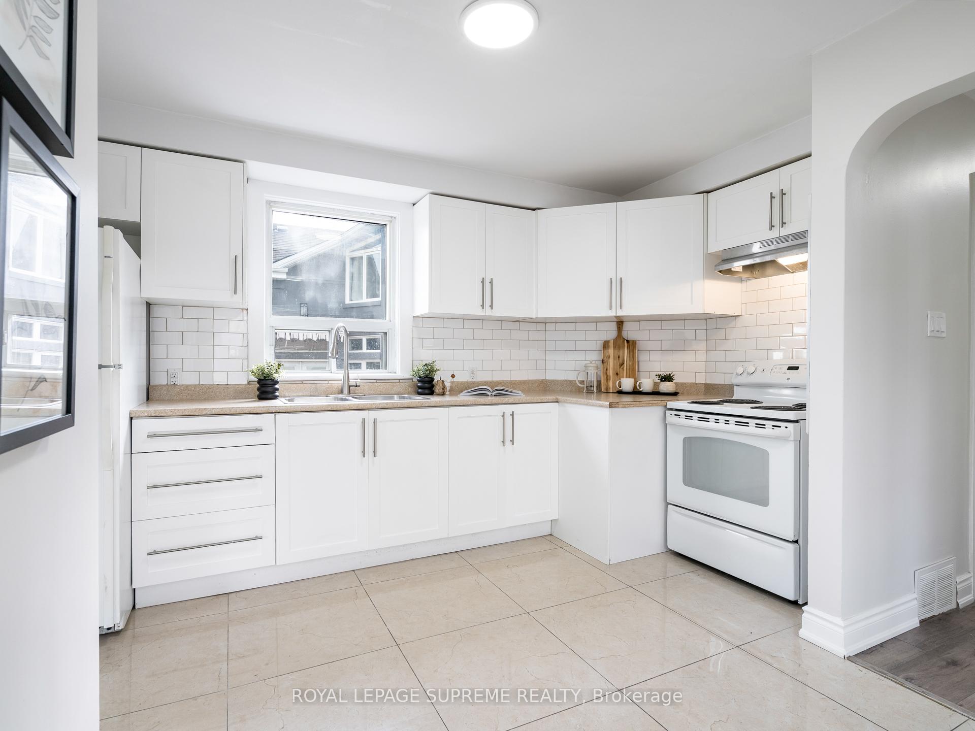 40 Cartwright Avenue, Toronto W04