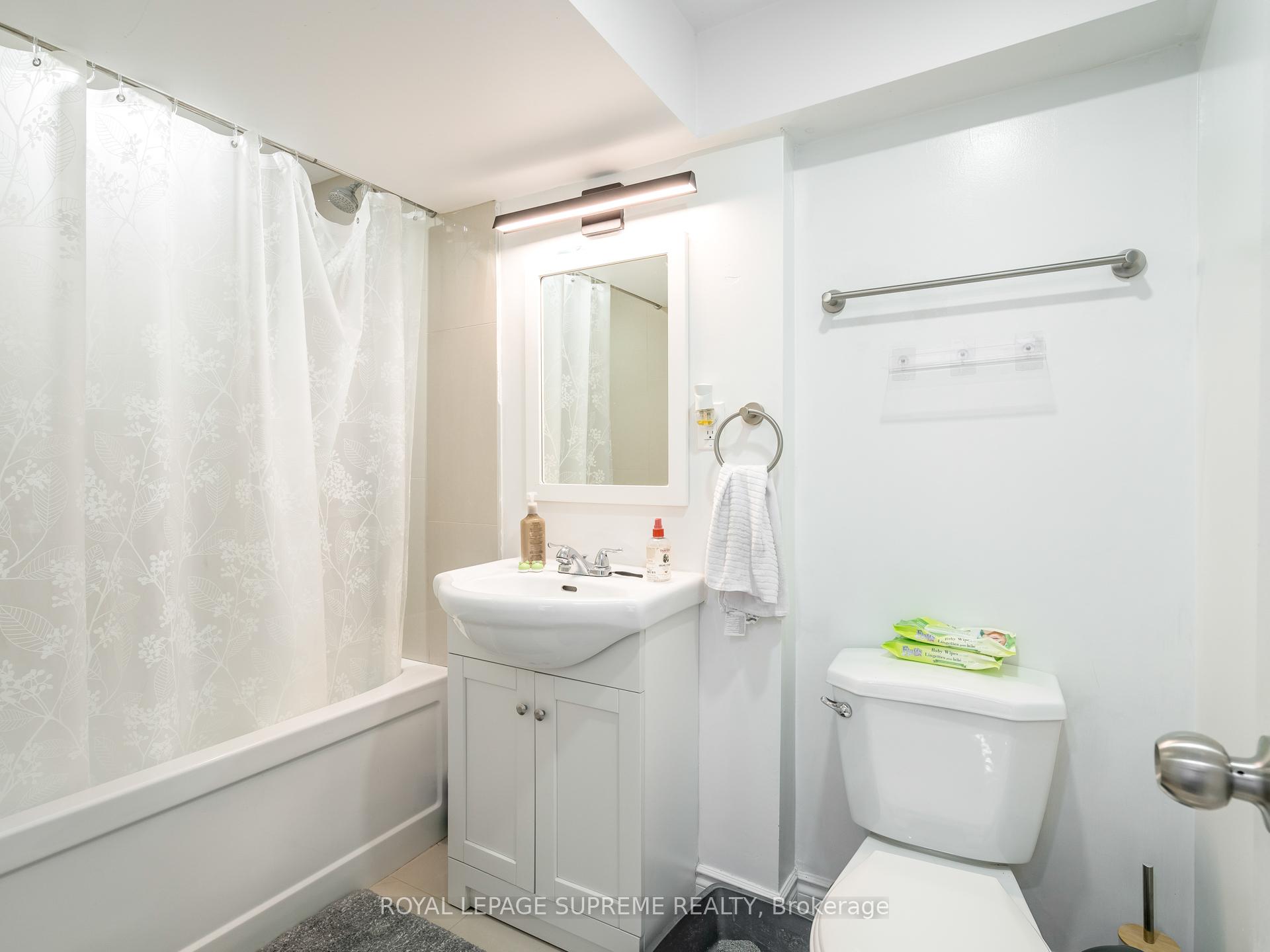 40 Cartwright Avenue, Toronto W04