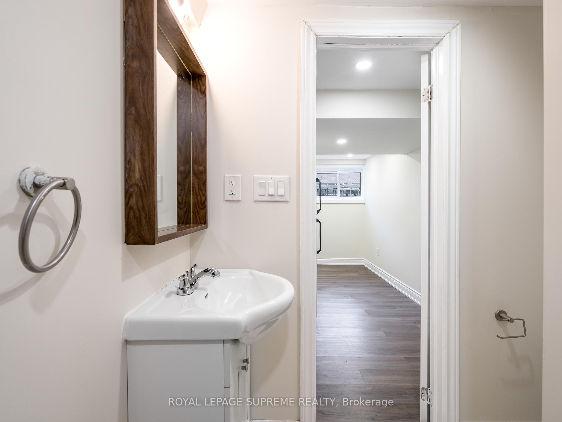 40 Cartwright Avenue, Toronto W04