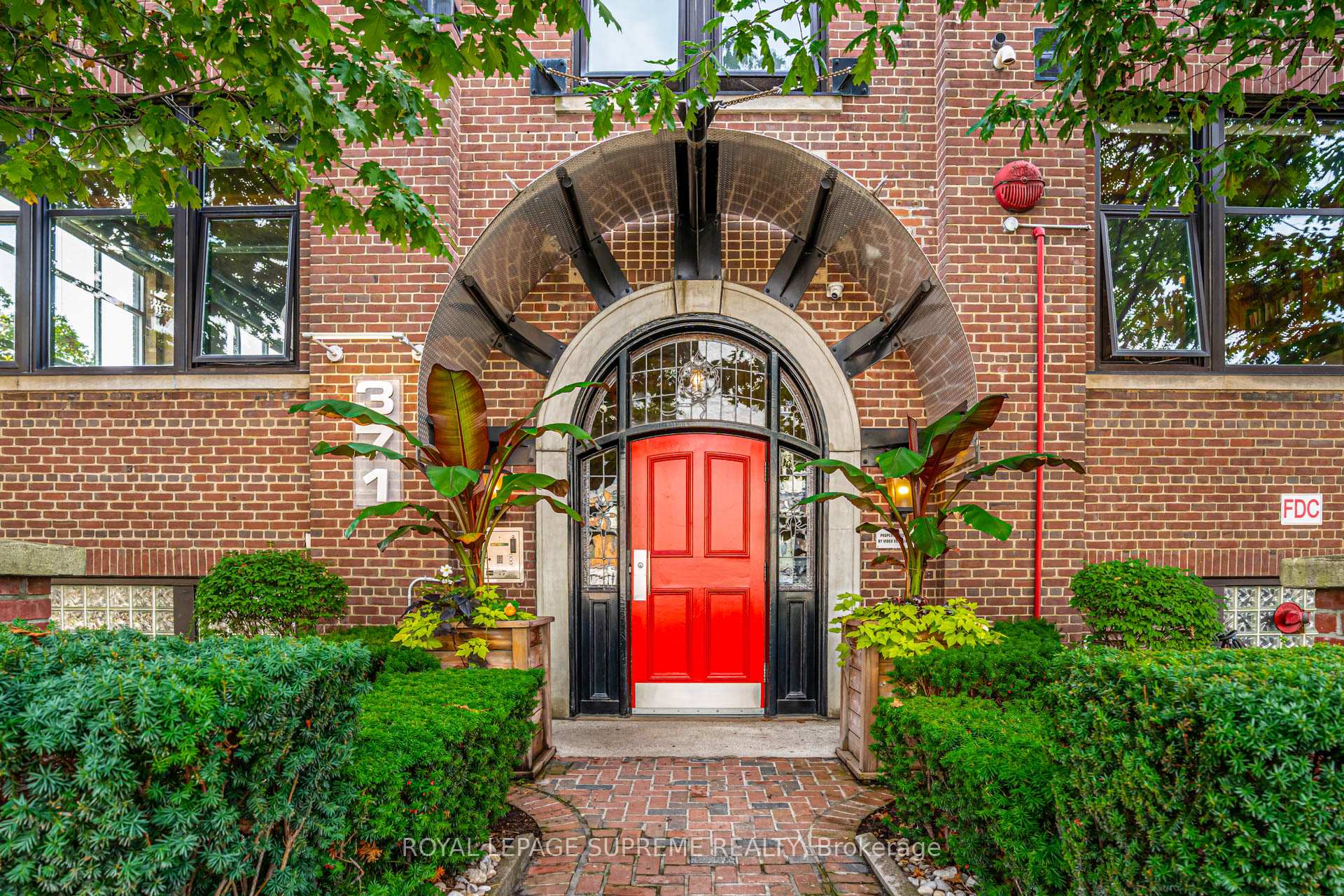 371 Wallace Avenue 10