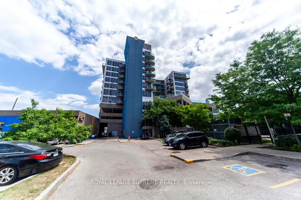 1600 Keele Street 202