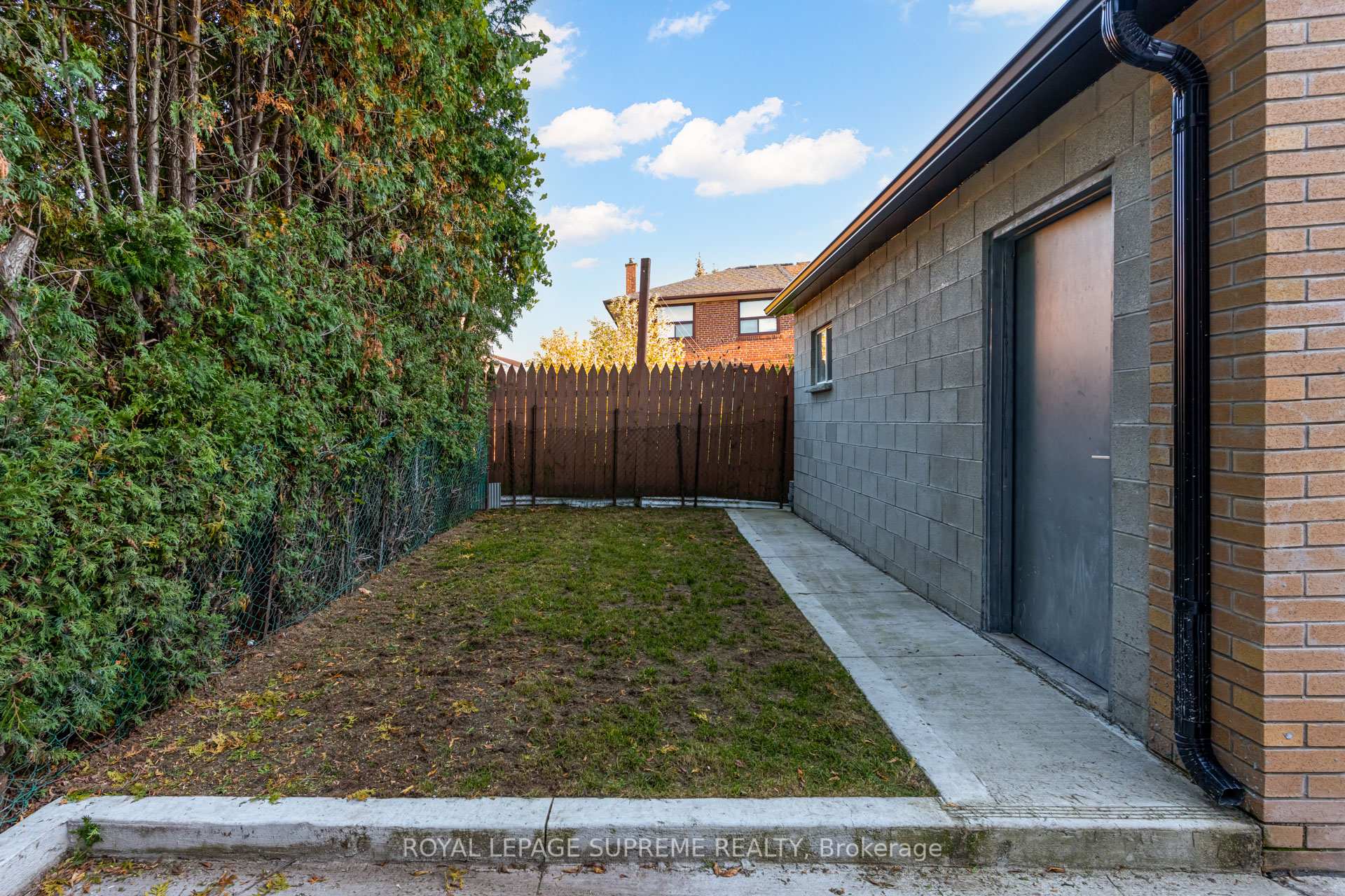 83 Clairton Crescent