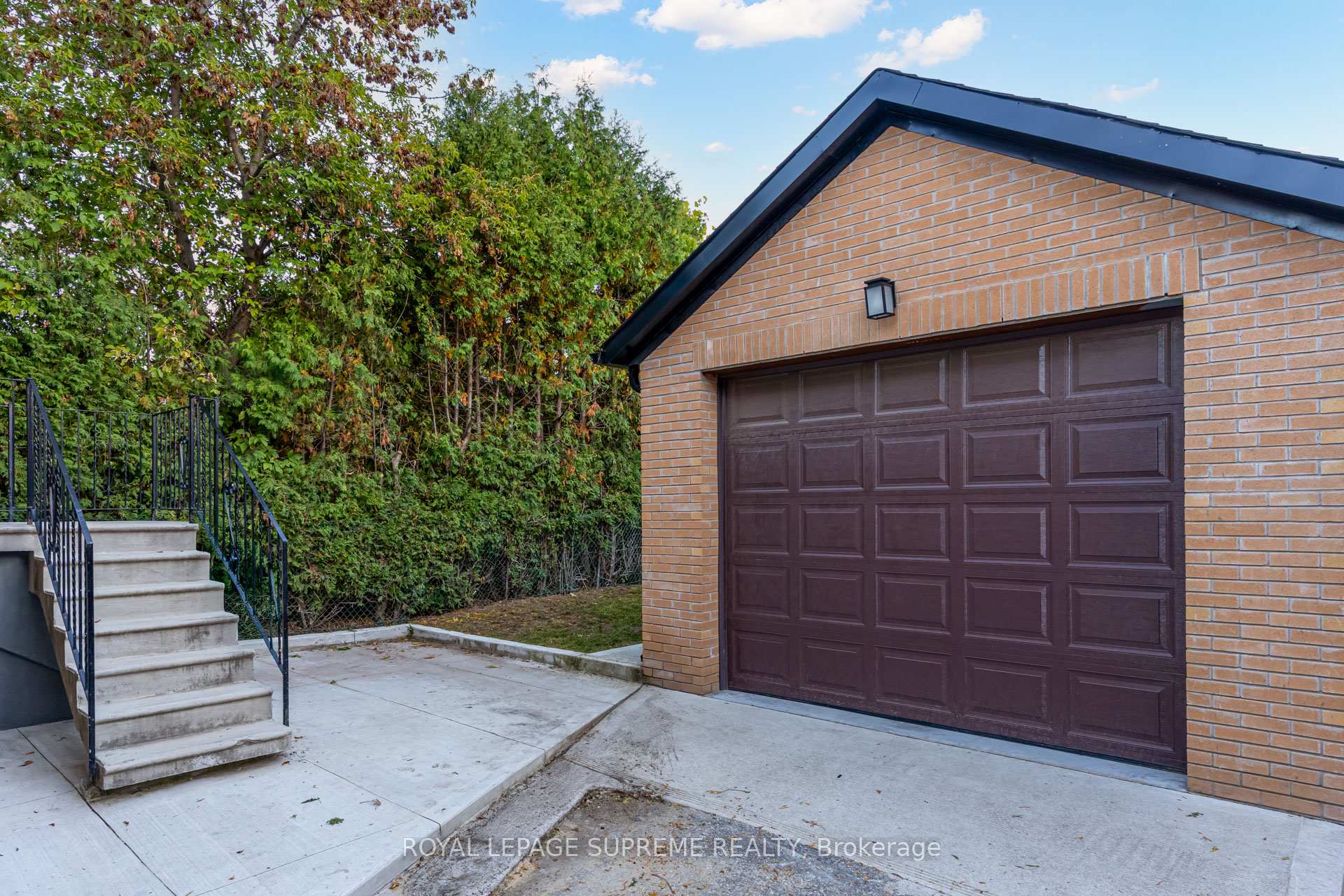 83 Clairton Crescent