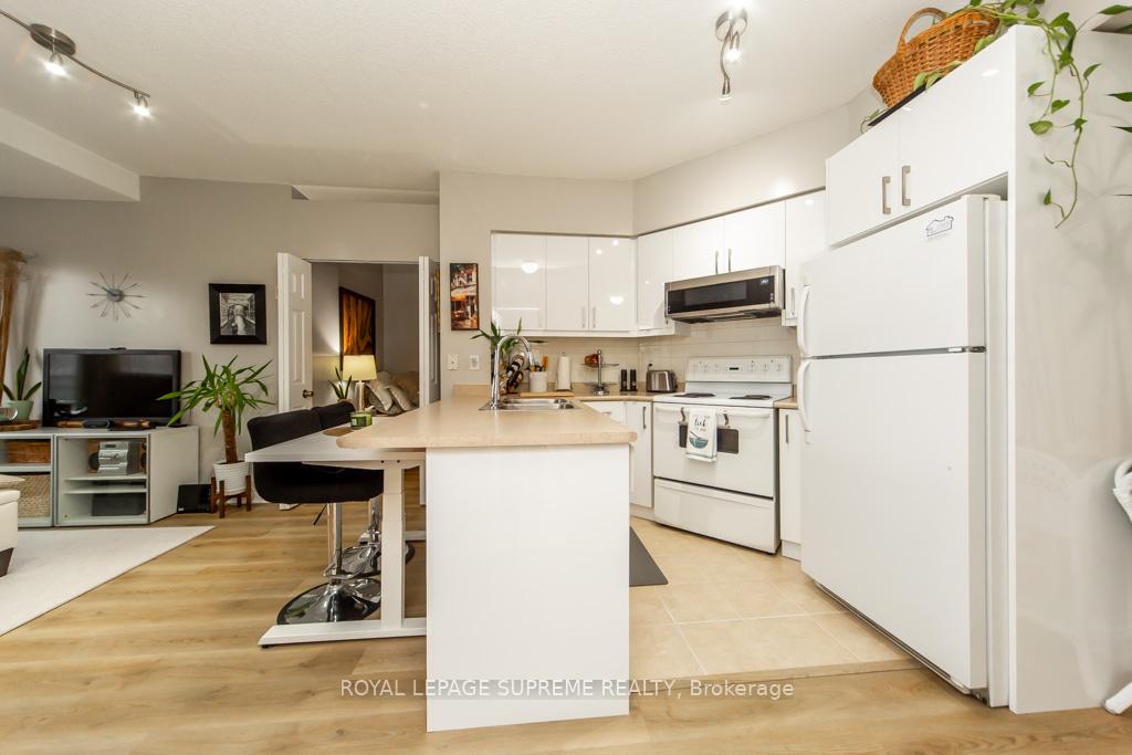1600 Keele Street 706, Toronto W03 Unit: 706