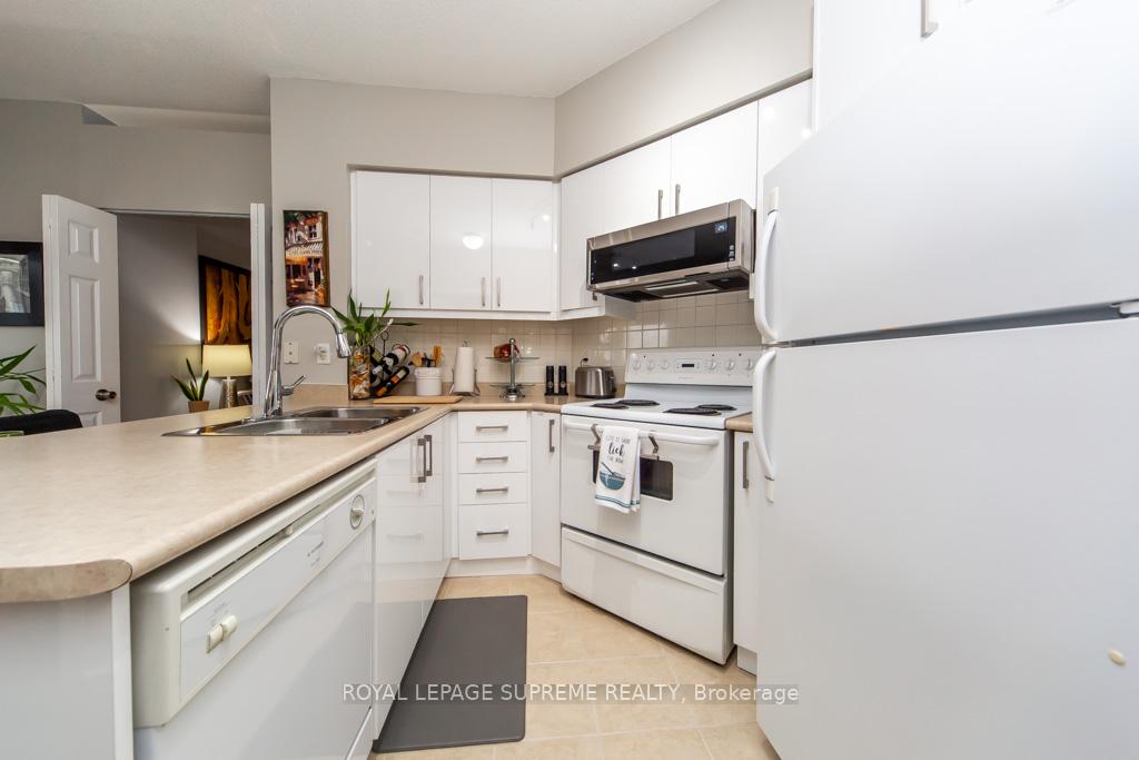 1600 Keele Street 706, Toronto W03 Unit: 706