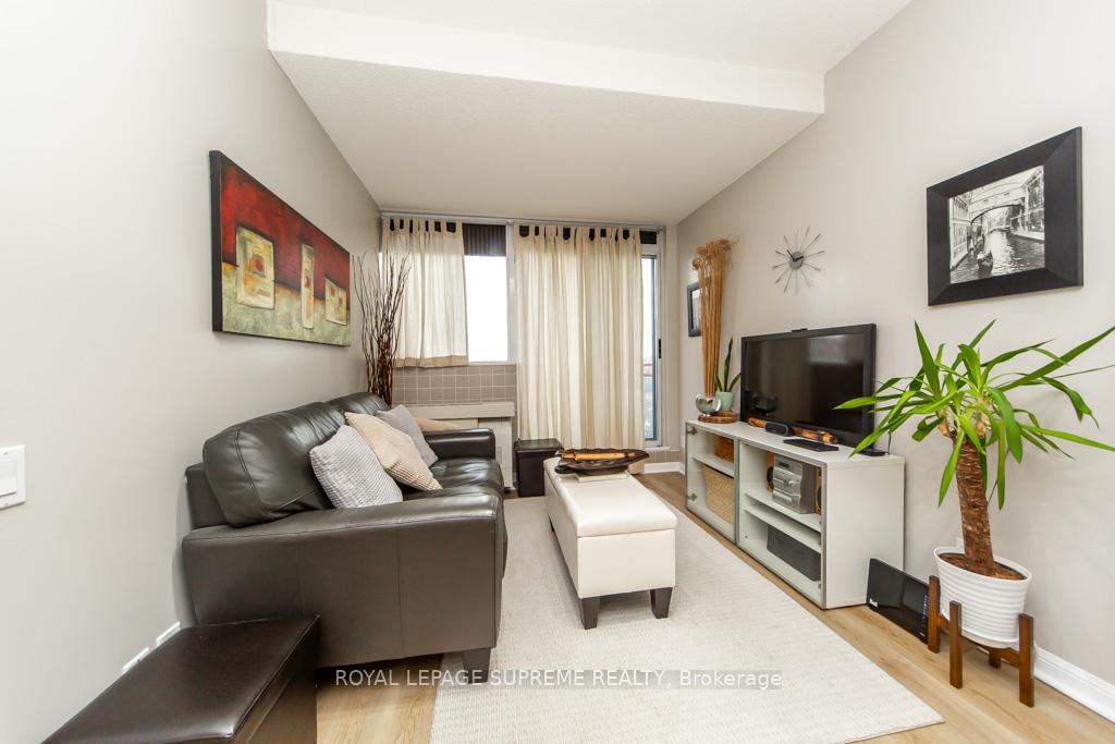 1600 Keele Street 706, Toronto W03 Unit: 706
