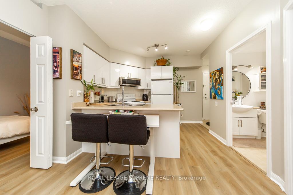 1600 Keele Street 706, Toronto W03 Unit: 706