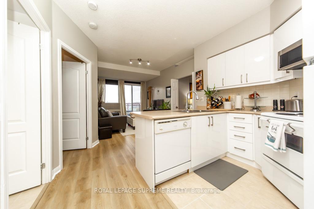 1600 Keele Street 706, Toronto W03 Unit: 706