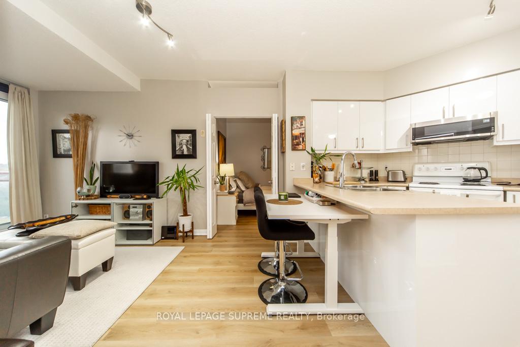 1600 Keele Street 706, Toronto W03 Unit: 706