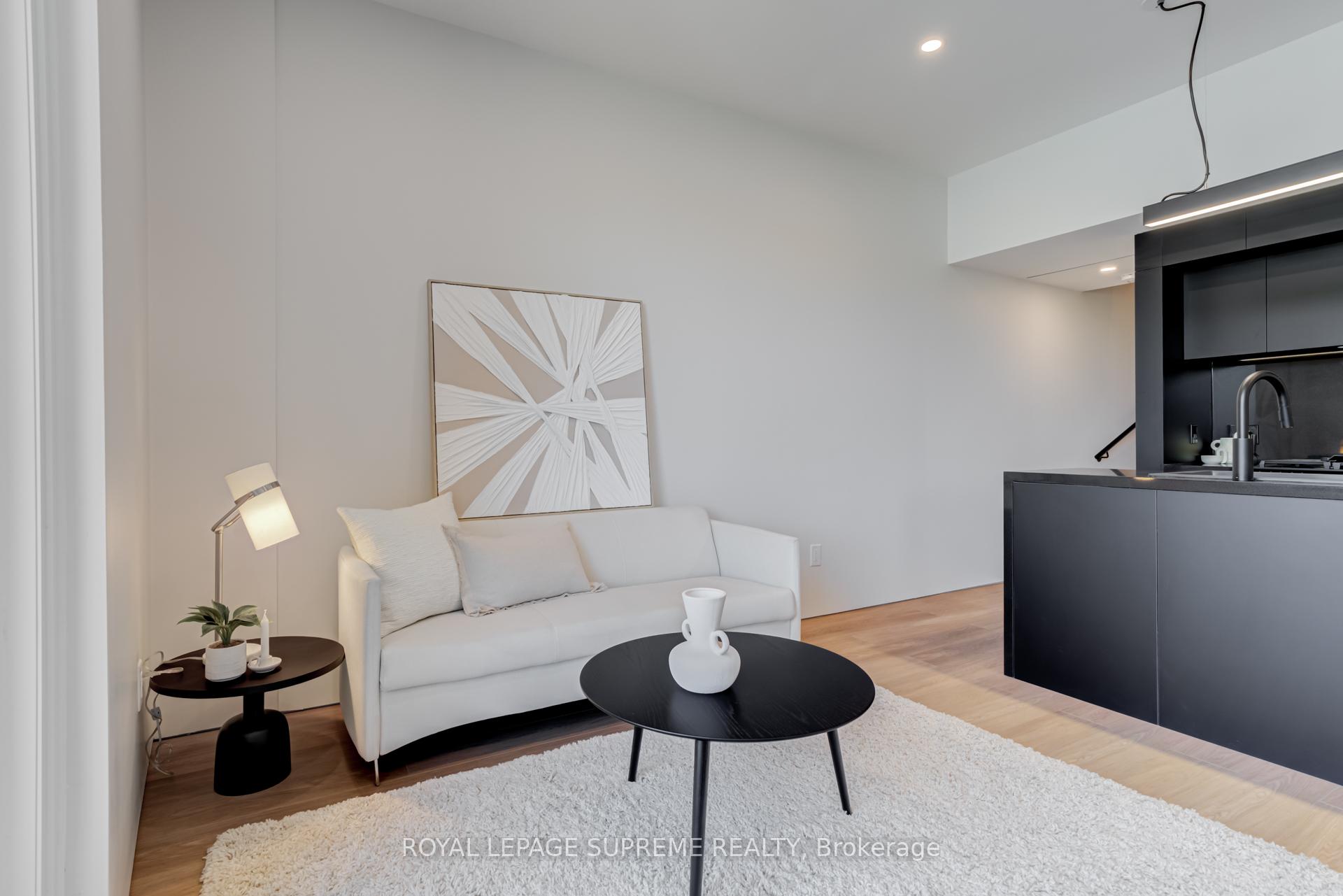 101 Bernice Crescent 4, Toronto W03 Unit: 4