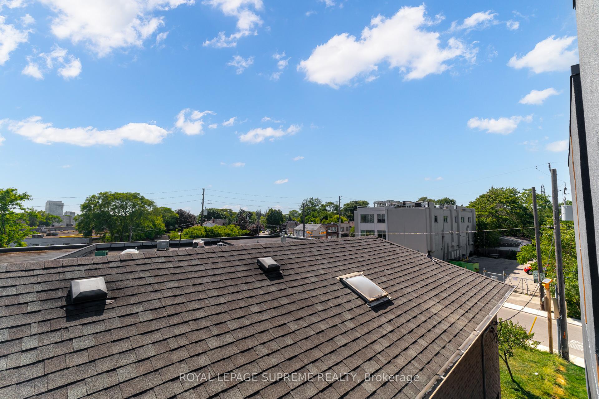 101 Bernice Crescent 4, Toronto W03 Unit: 4