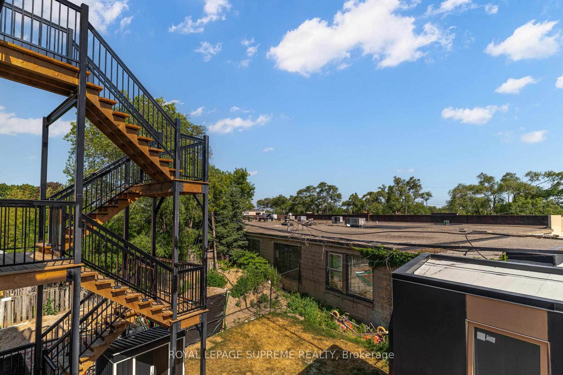 101 Bernice Crescent 4, Toronto W03 Unit: 4