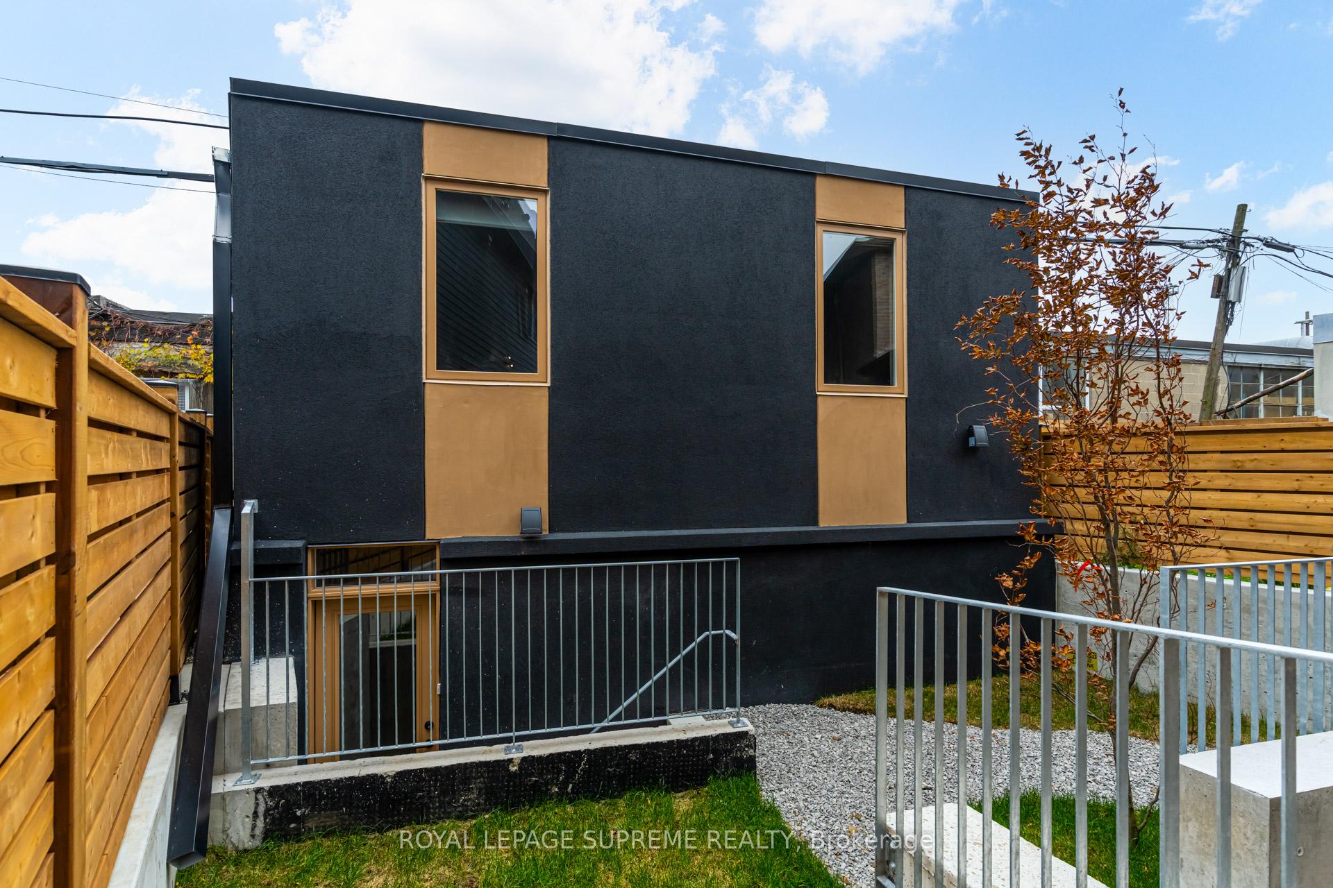 101 Bernice Crescent Garden, Toronto W03 Unit: Garden