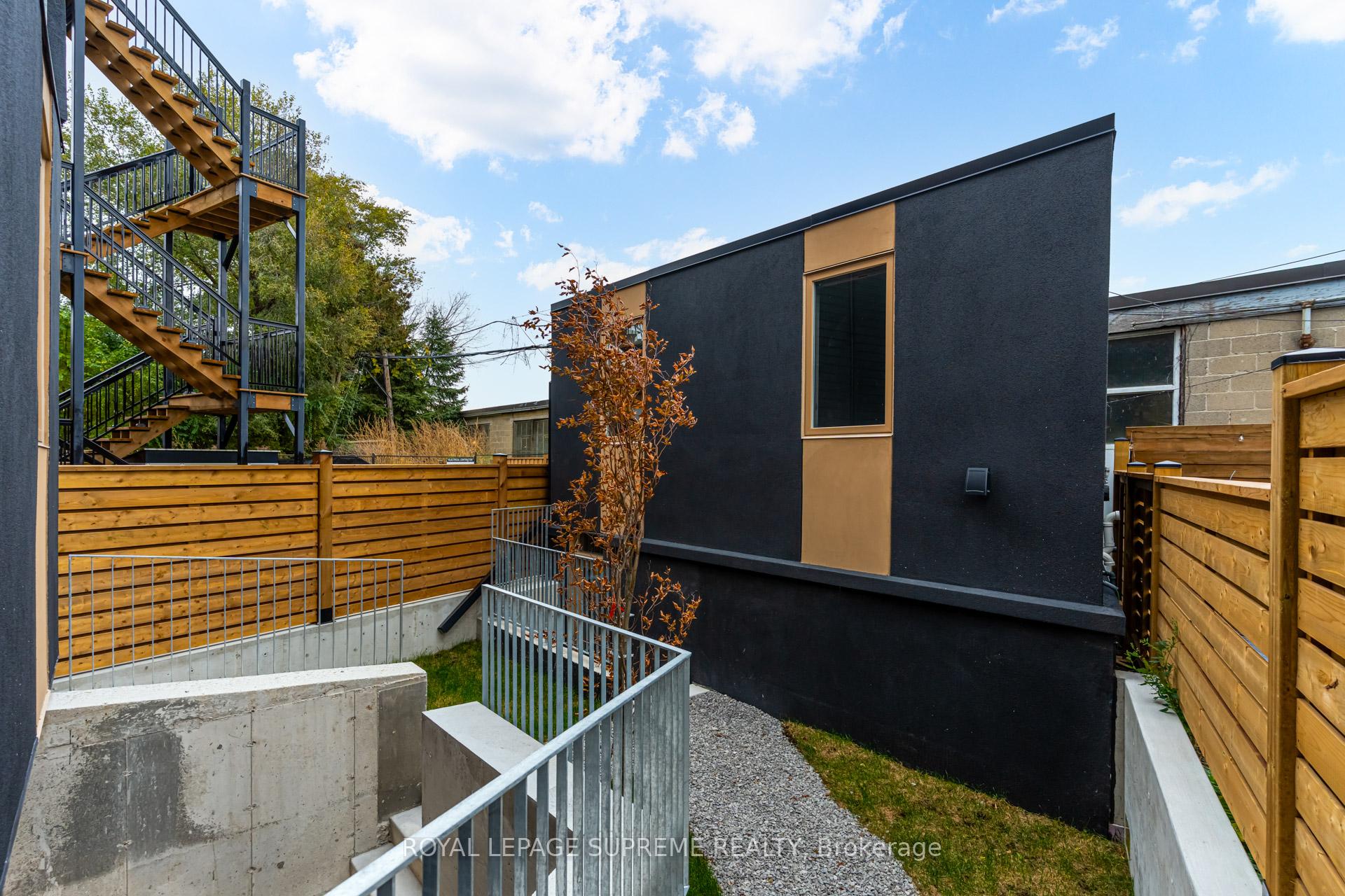 101 Bernice Crescent Garden, Toronto W03 Unit: Garden