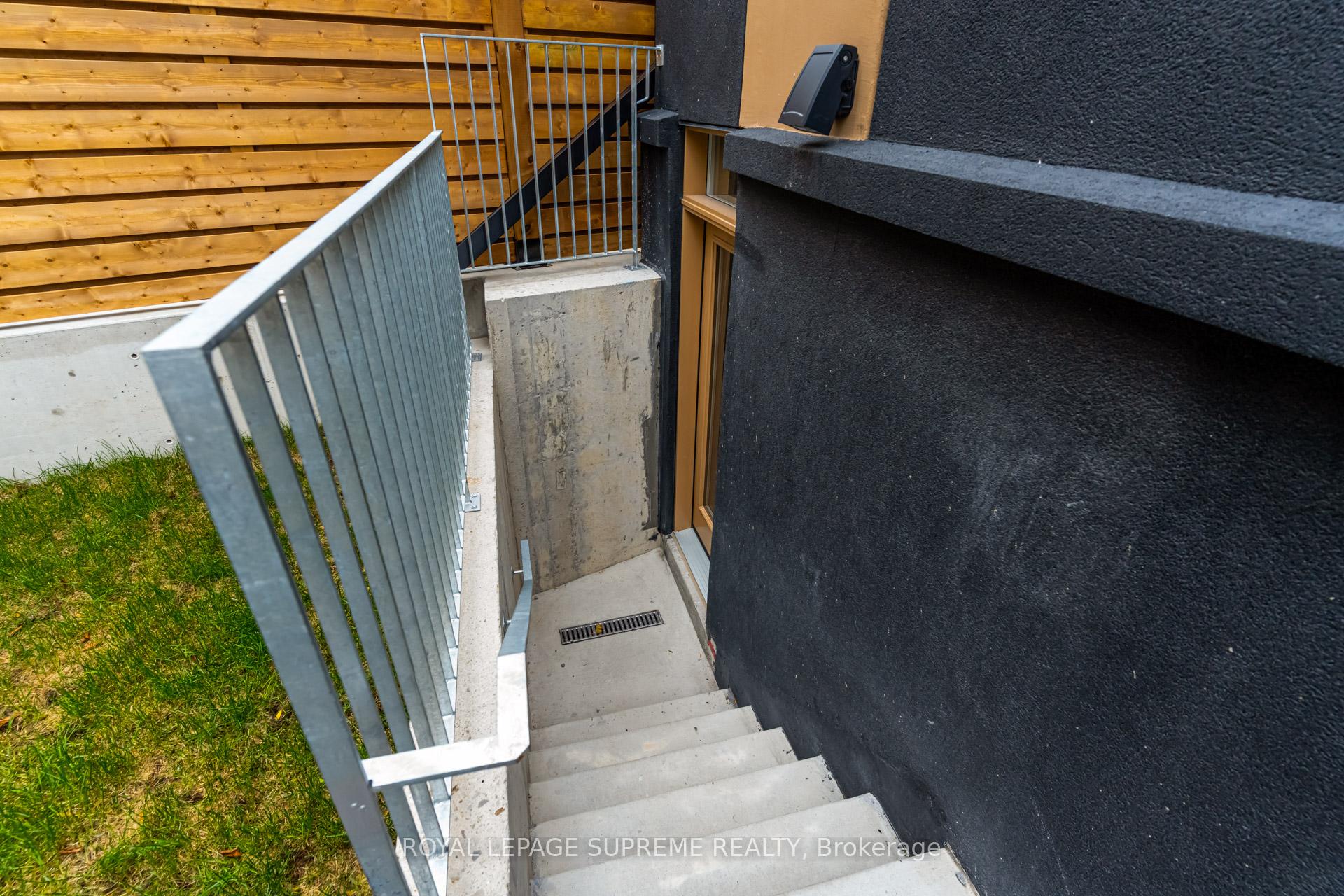 101 Bernice Crescent Garden, Toronto W03 Unit: Garden