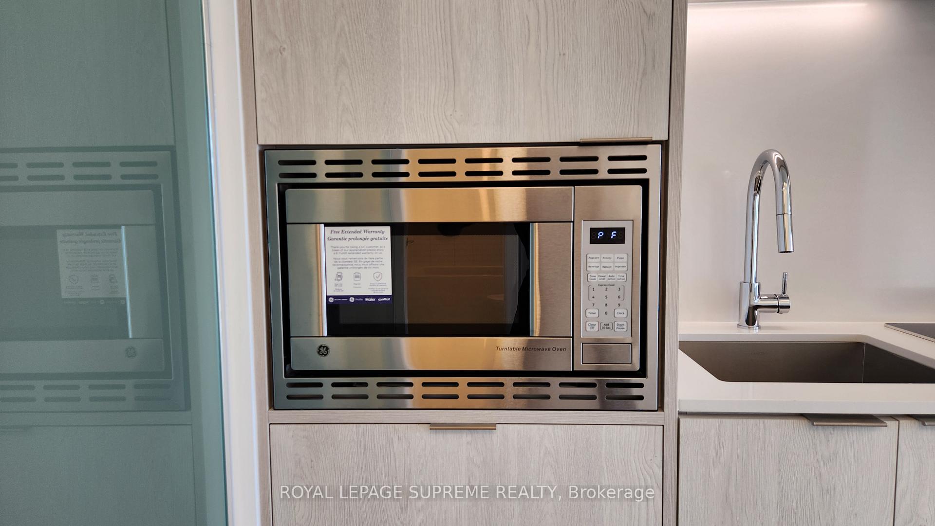 86 Dundas Street E 424