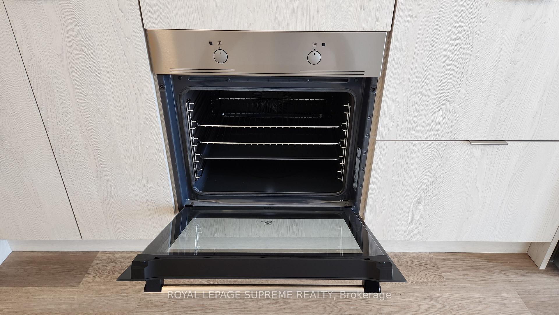 86 Dundas Street E 424