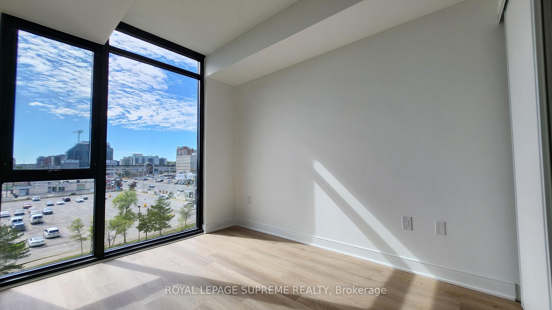 86 Dundas Street E 424