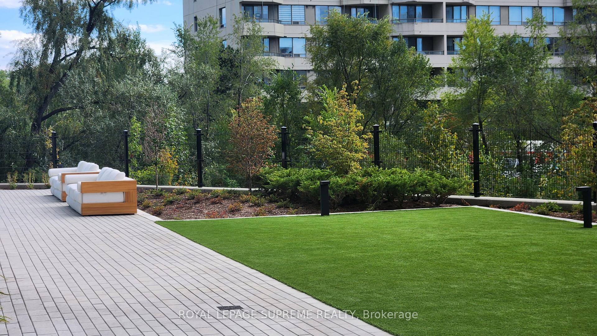 86 Dundas Street E 424