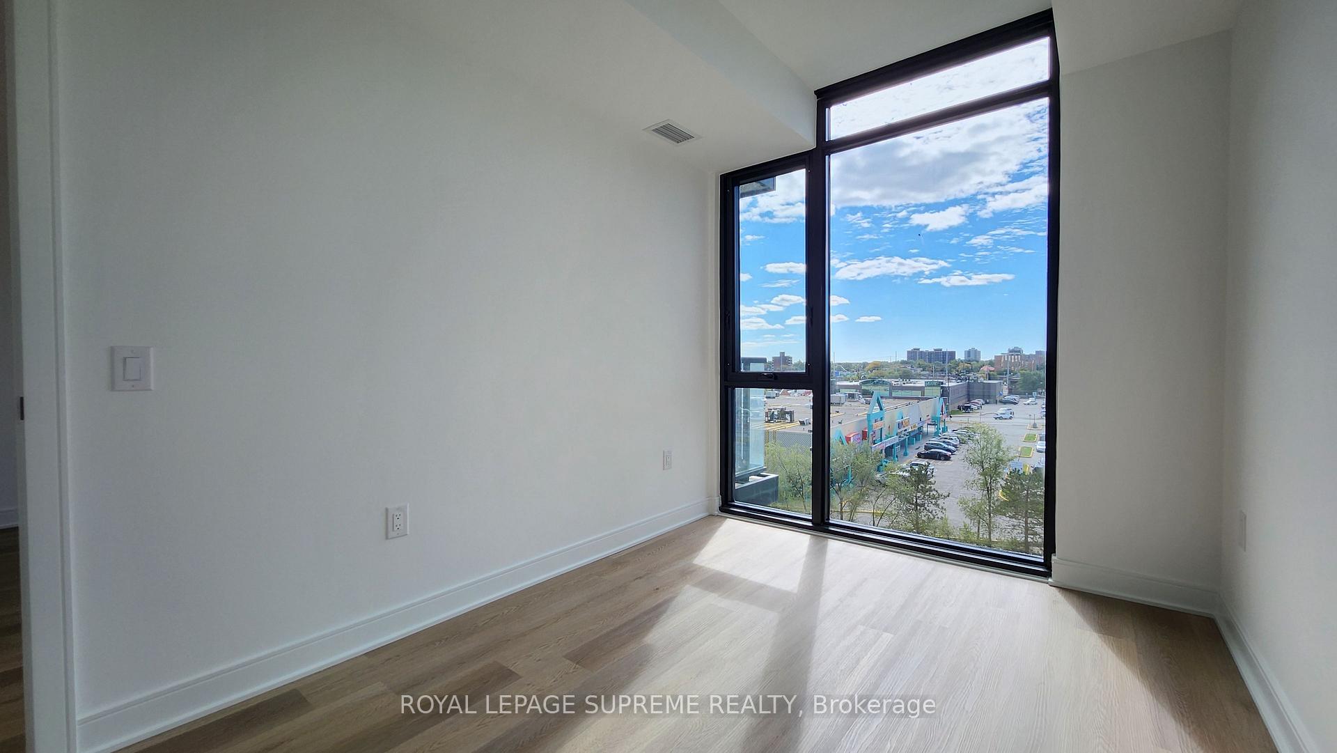 86 Dundas Street E 424