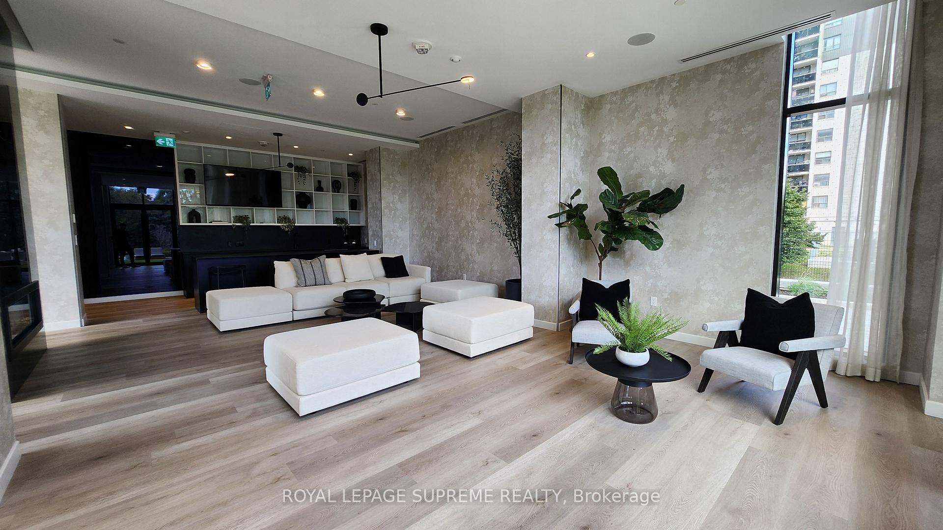 86 Dundas Street E 424