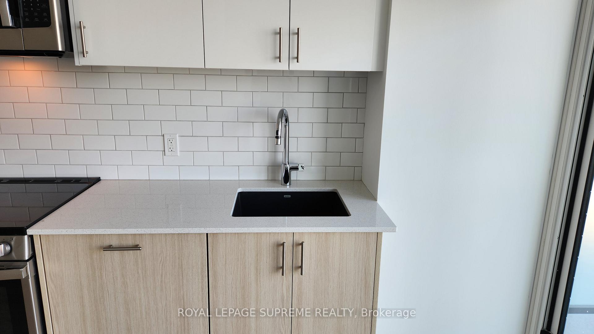 1195 The Queensway Avenue 419