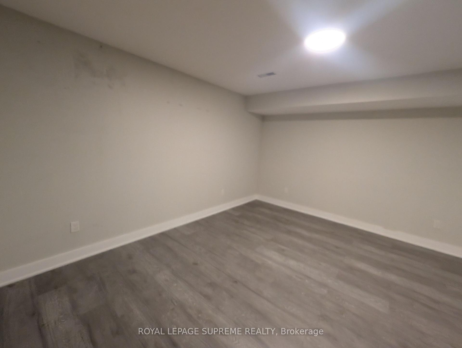 2132 Dundas Street W Lower