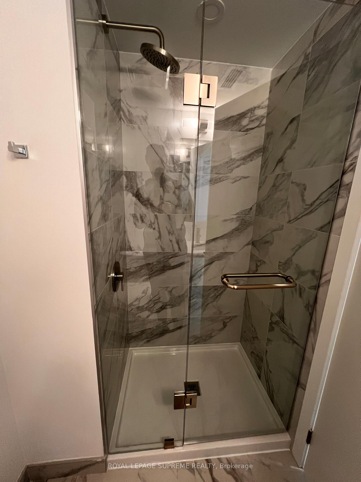 1100 Sheppard Avenue W LPH15