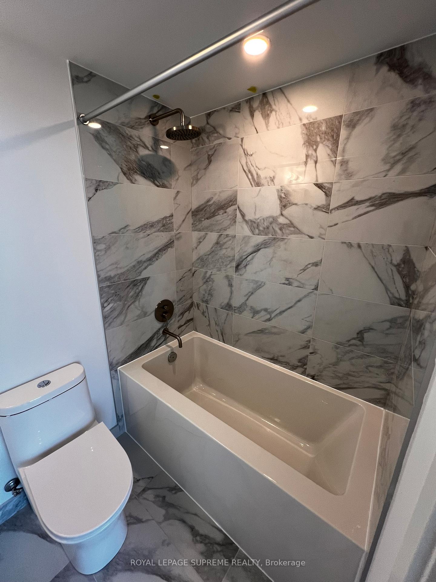 1100 Sheppard Avenue W LPH15