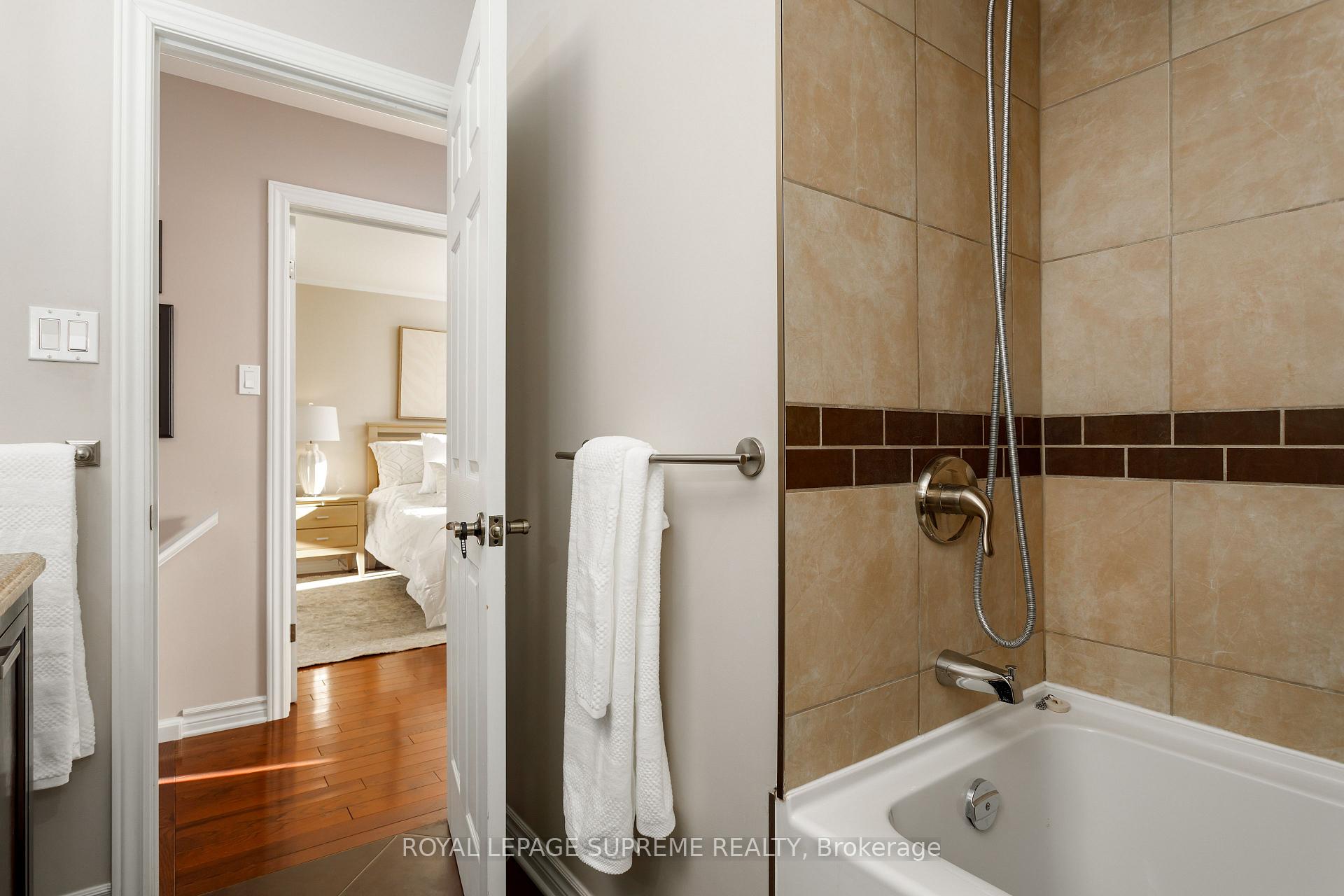 7158 Ridgeland Crescent