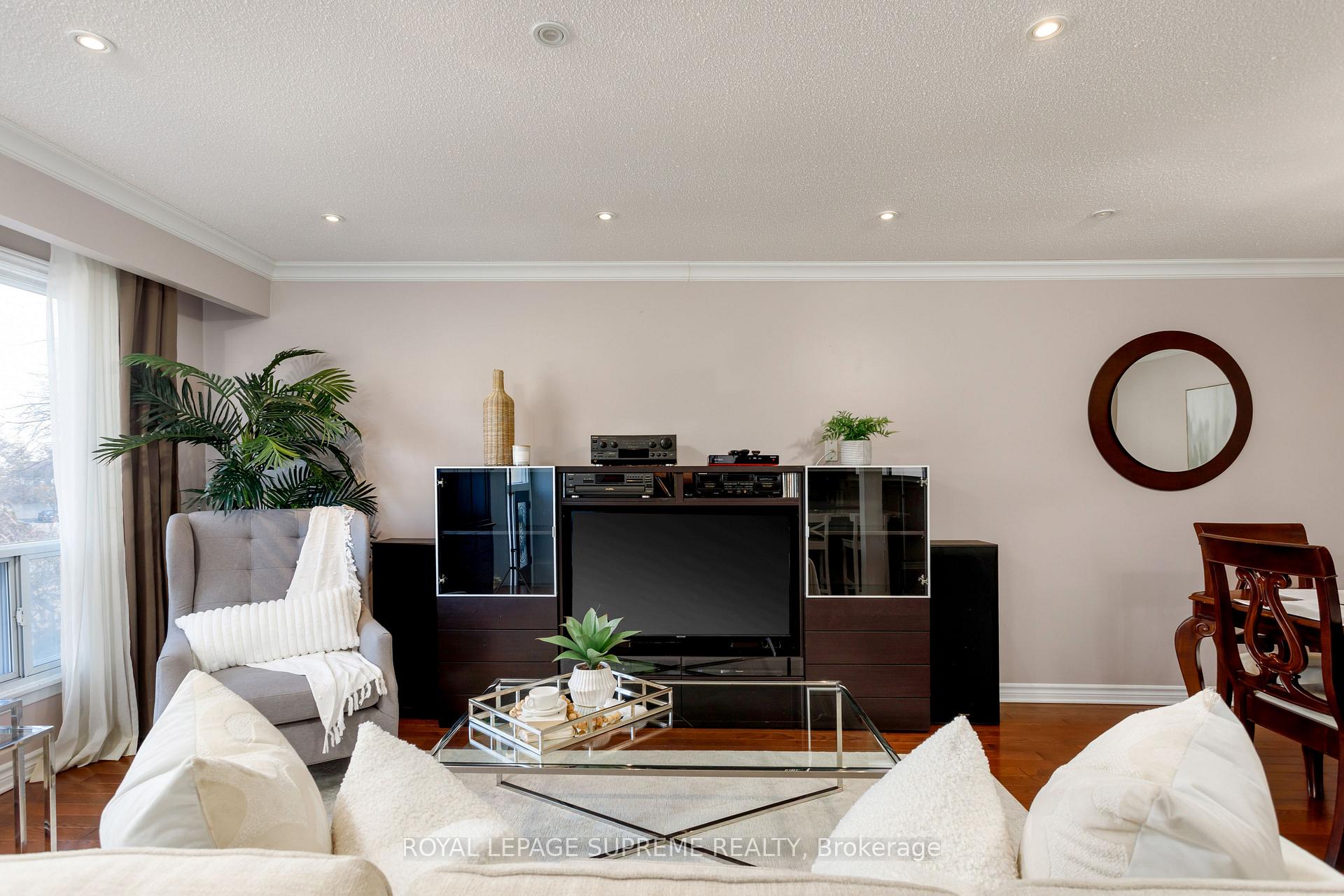 7158 Ridgeland Crescent