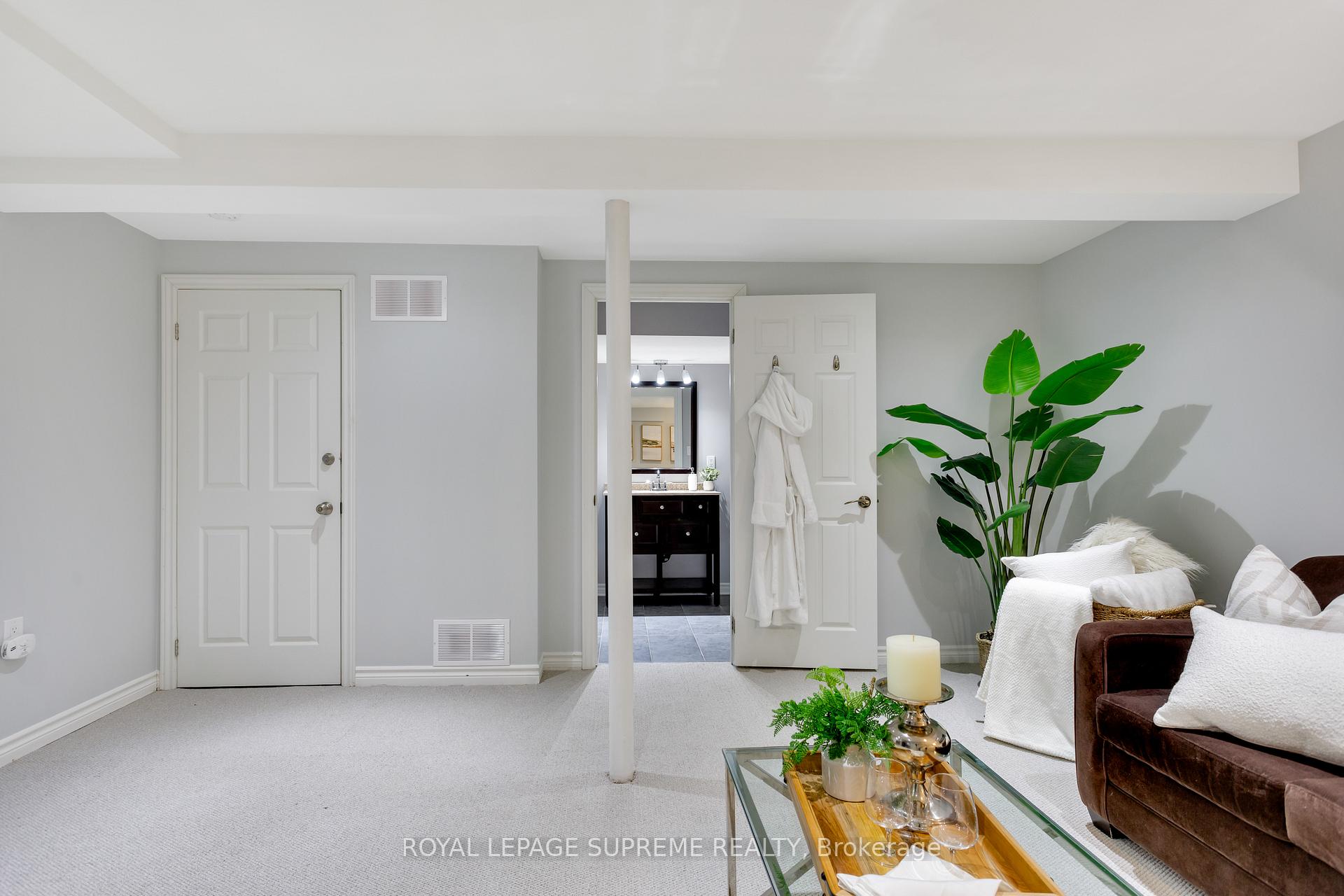 7158 Ridgeland Crescent