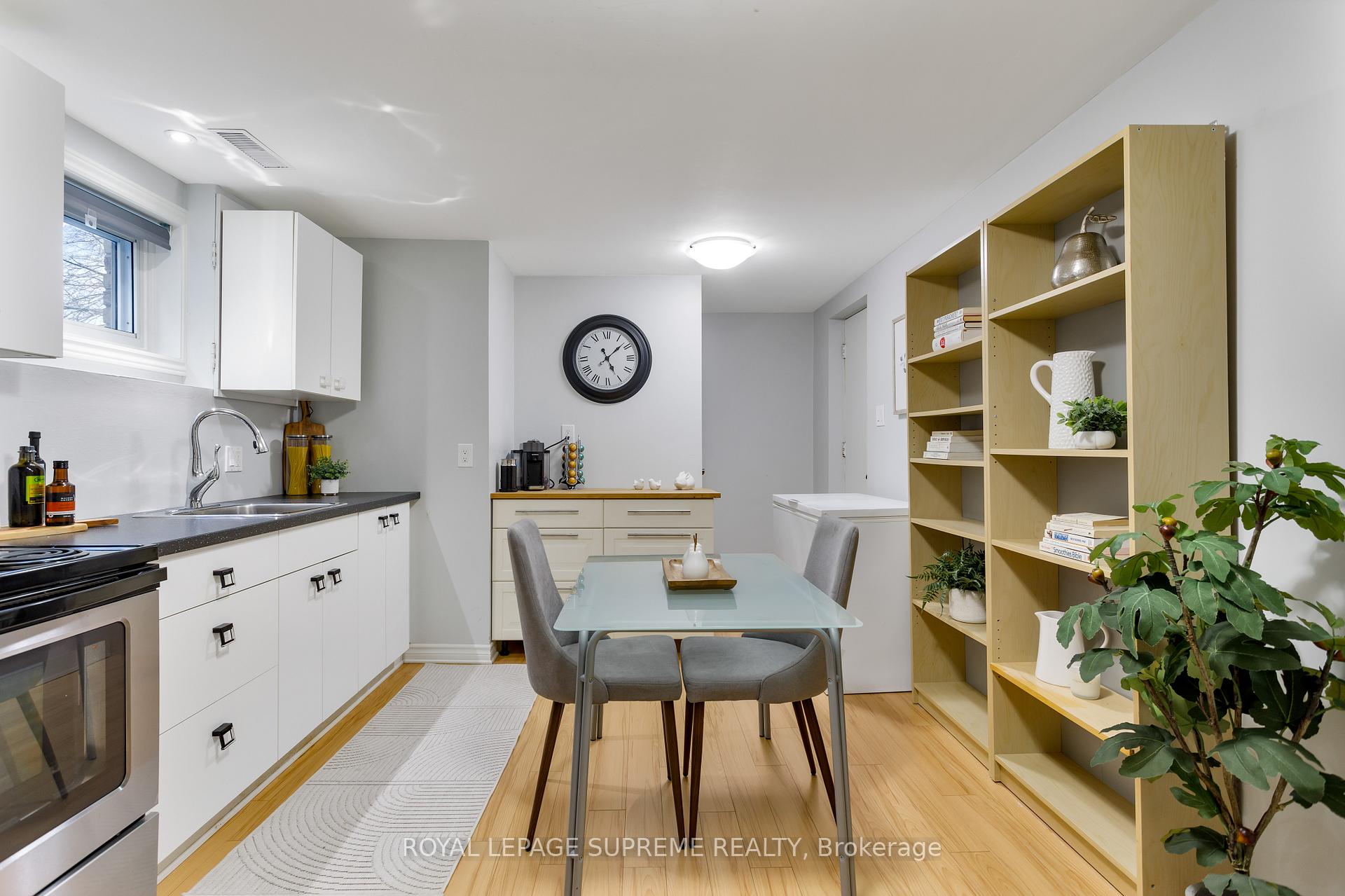 7158 Ridgeland Crescent