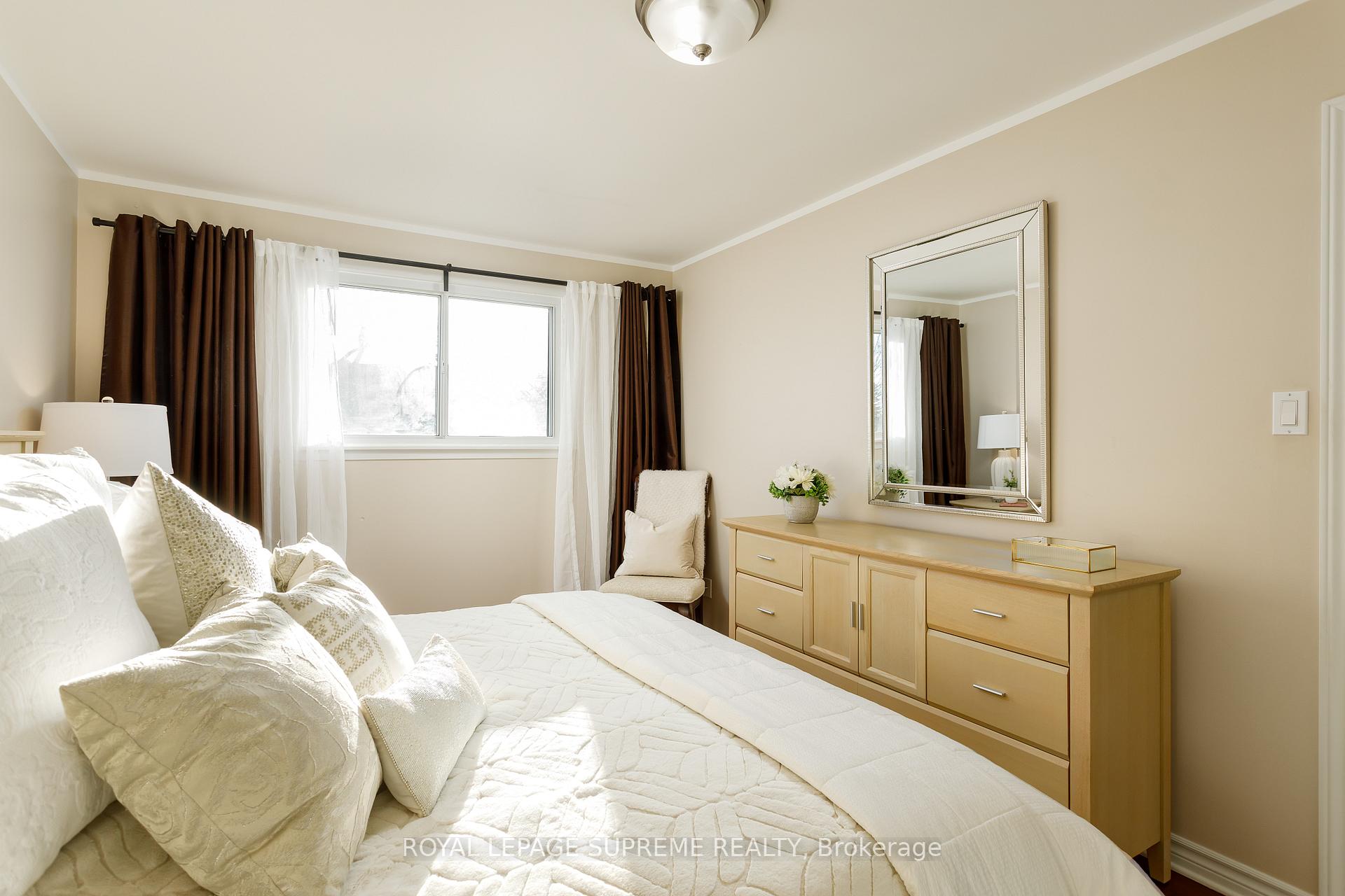 7158 Ridgeland Crescent