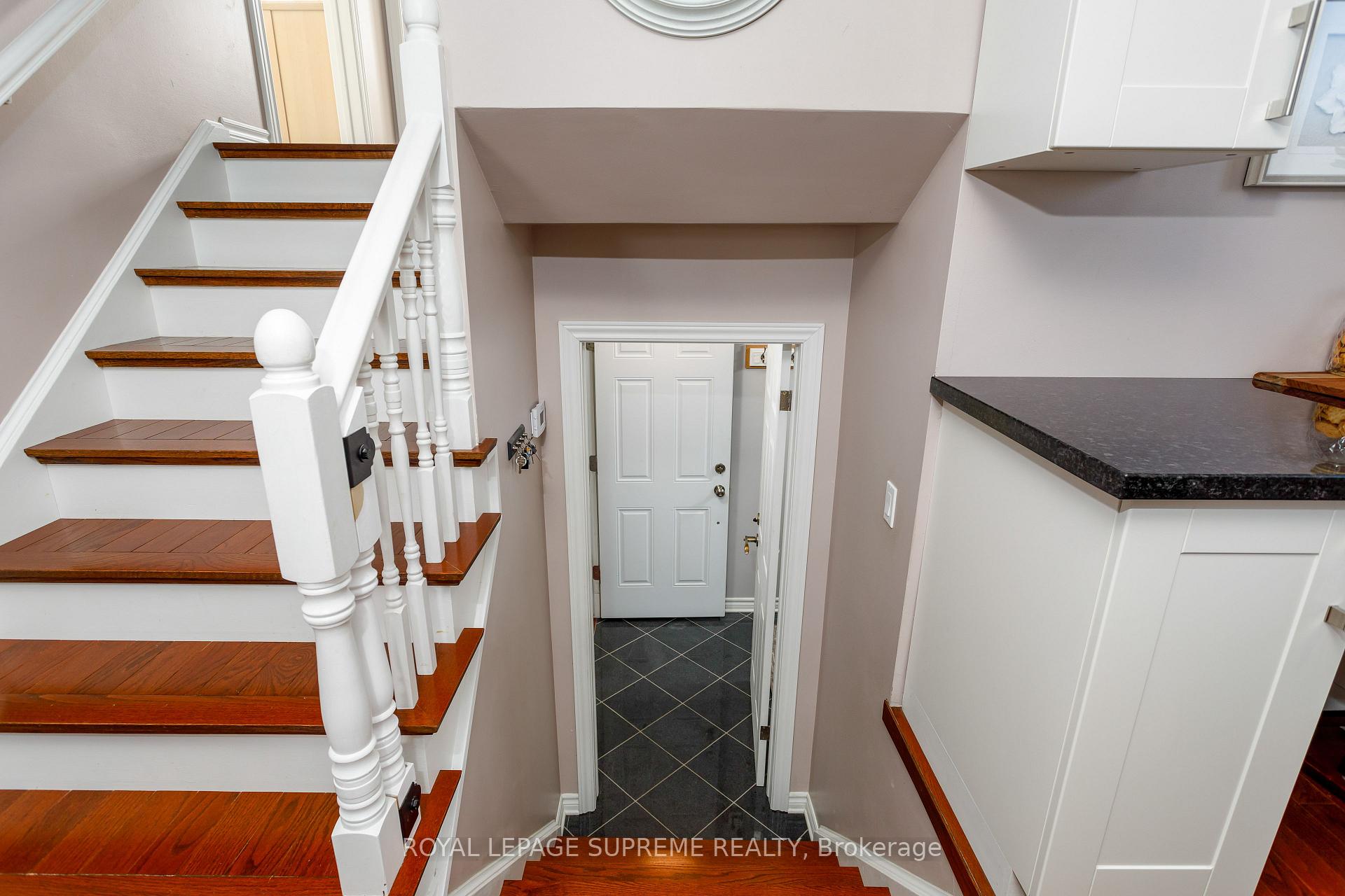 7158 Ridgeland Crescent