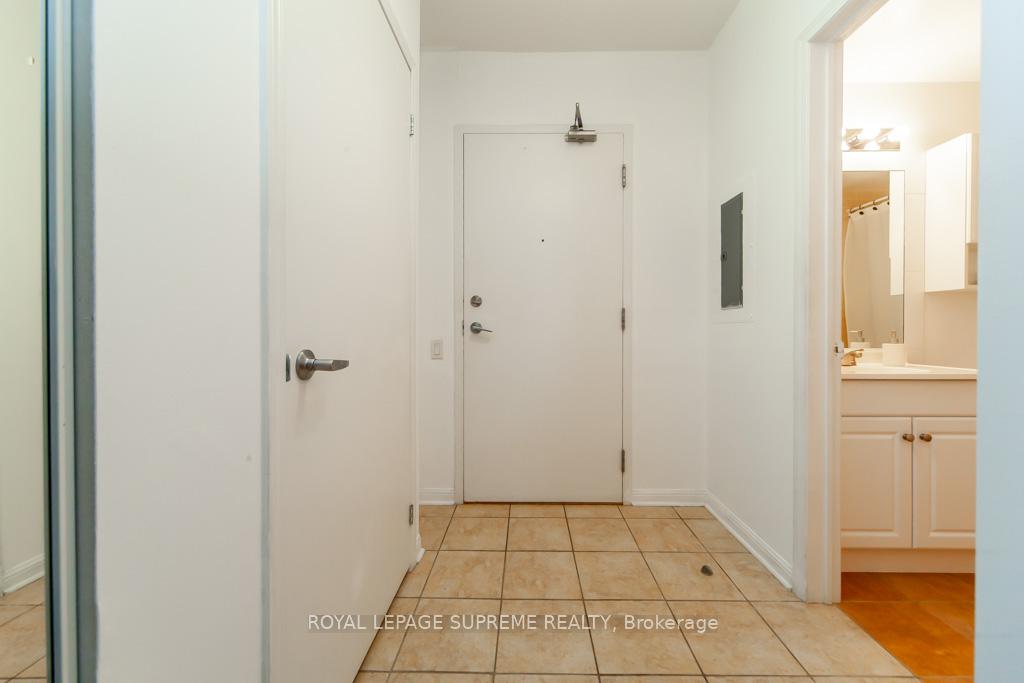 1600 Keele Street 202