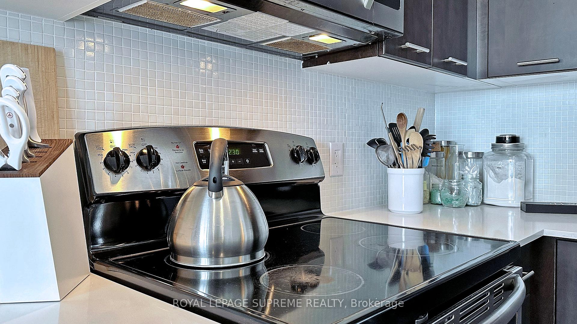 2220 Lakeshore Boulevard 1705