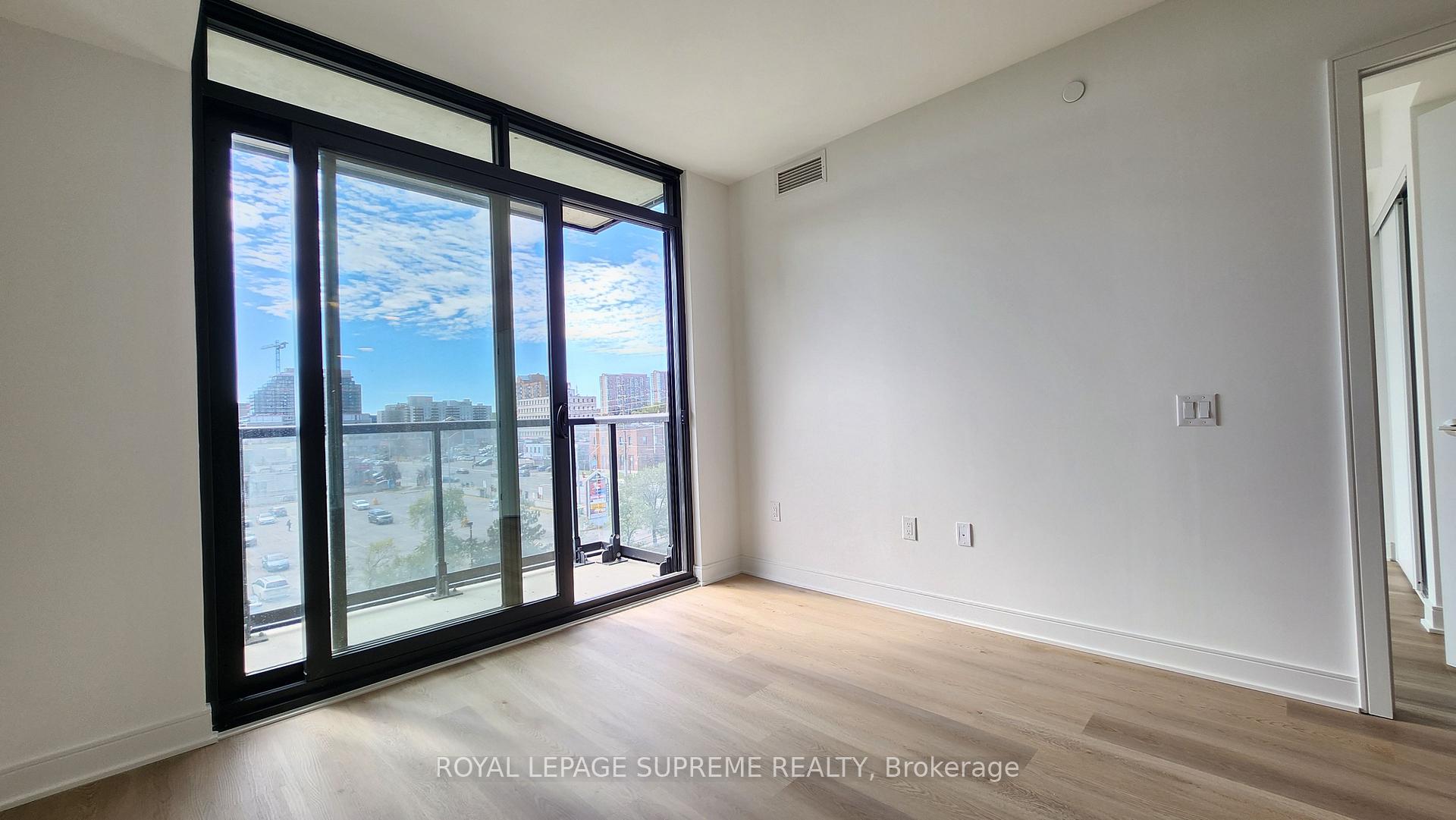 86 Dundas Street E 424