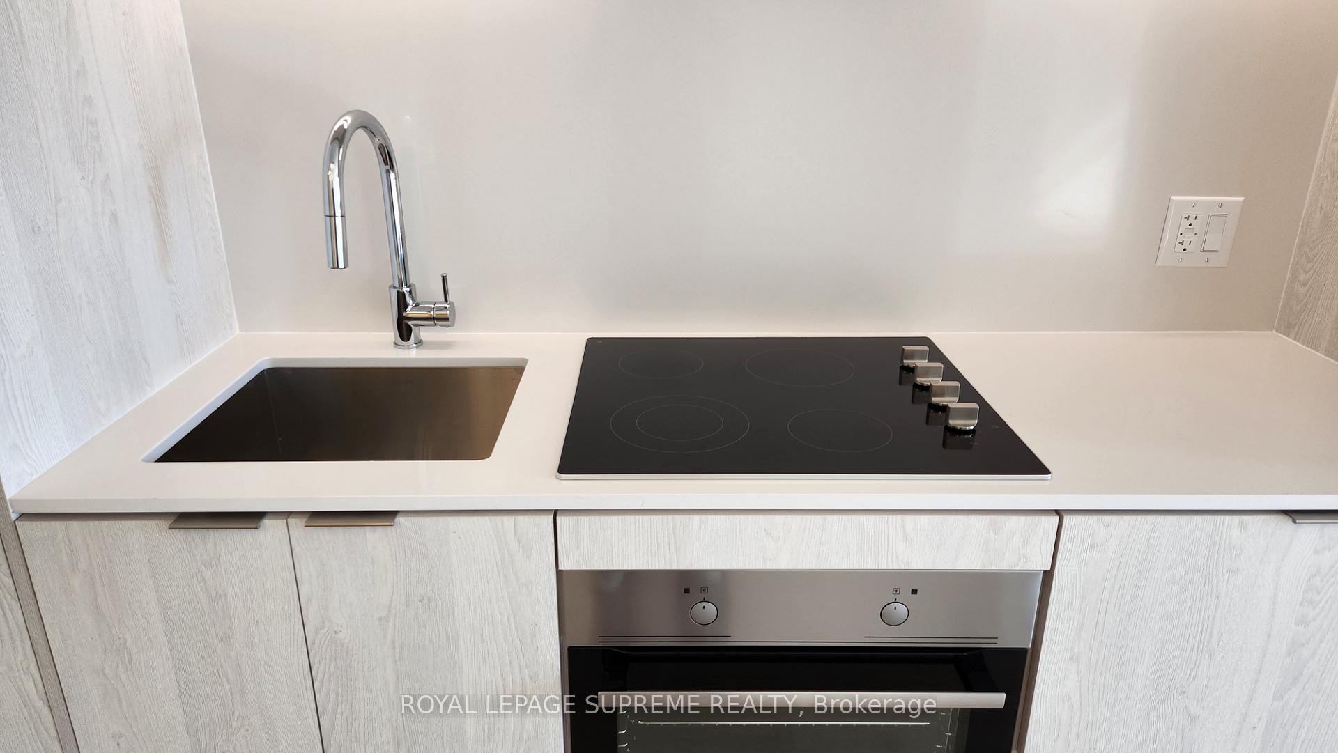 86 Dundas Street E 424