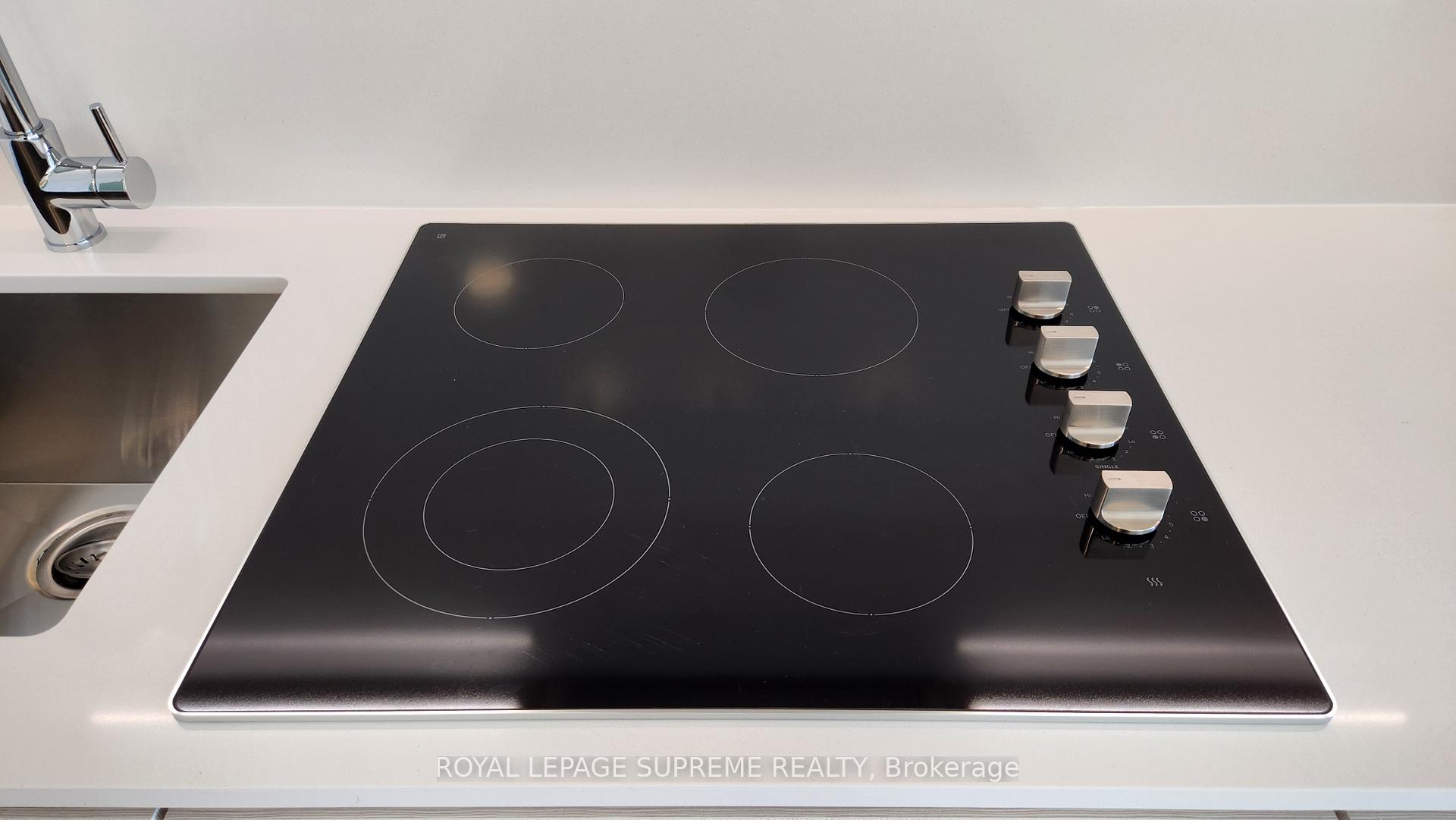 86 Dundas Street E 424