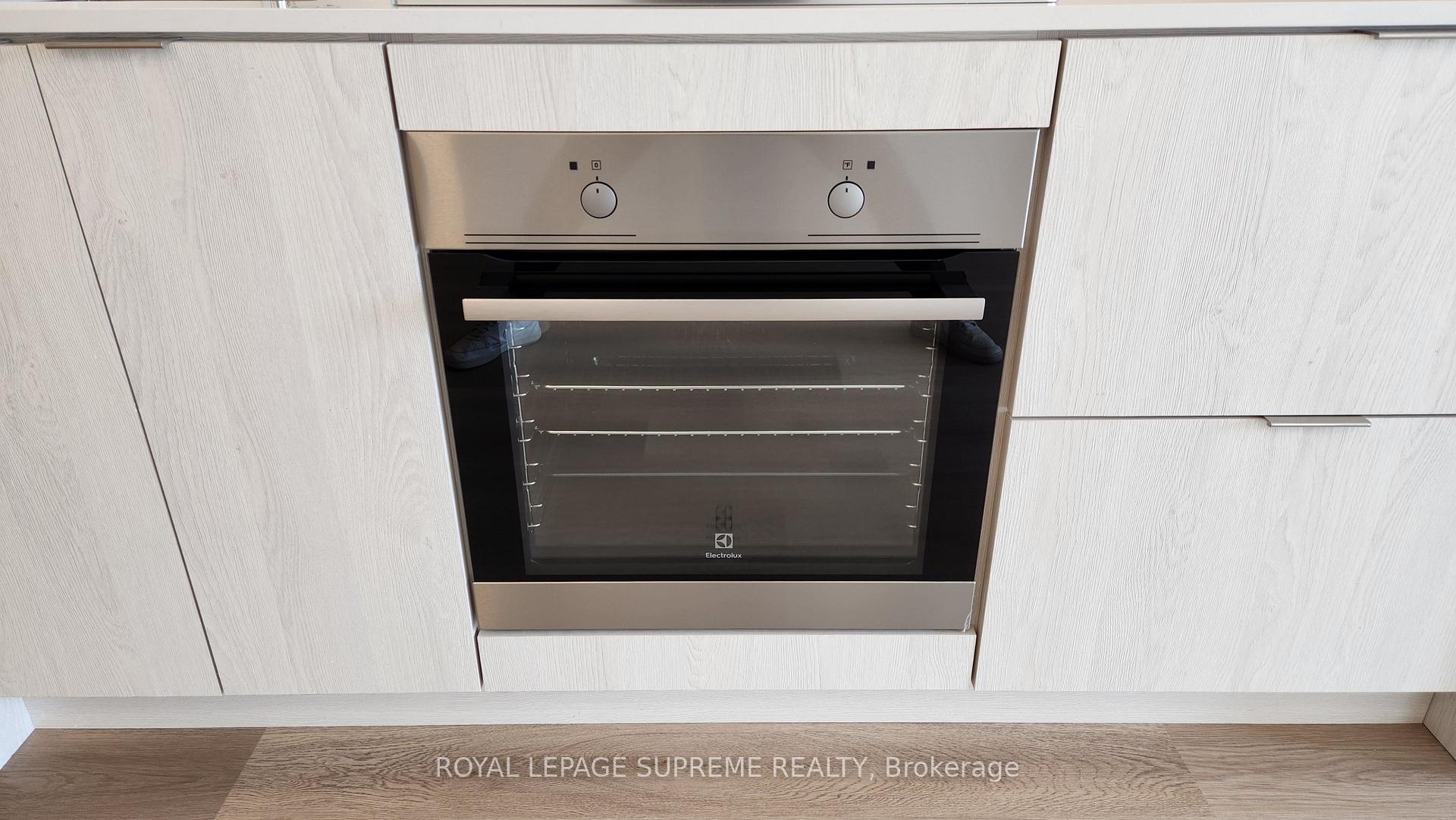 86 Dundas Street E 424