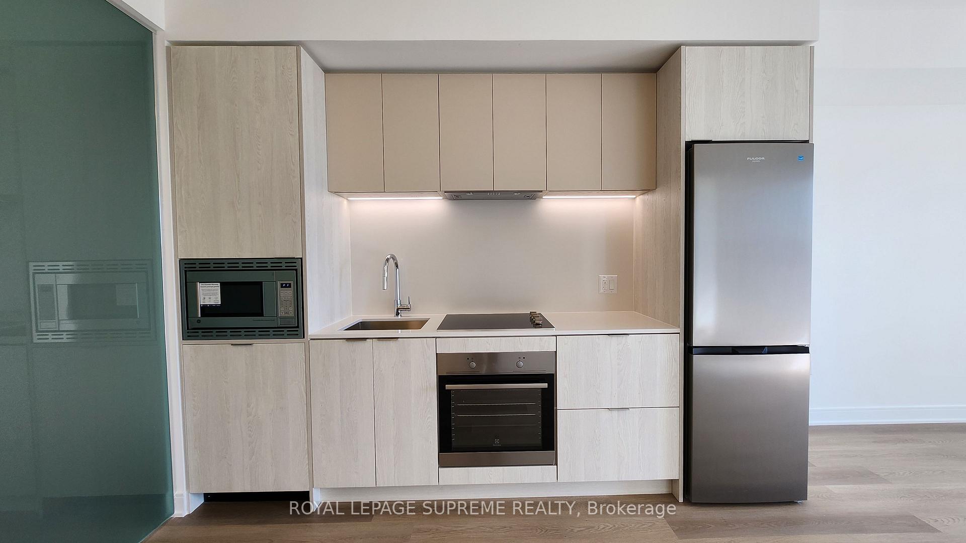 86 Dundas Street E 424